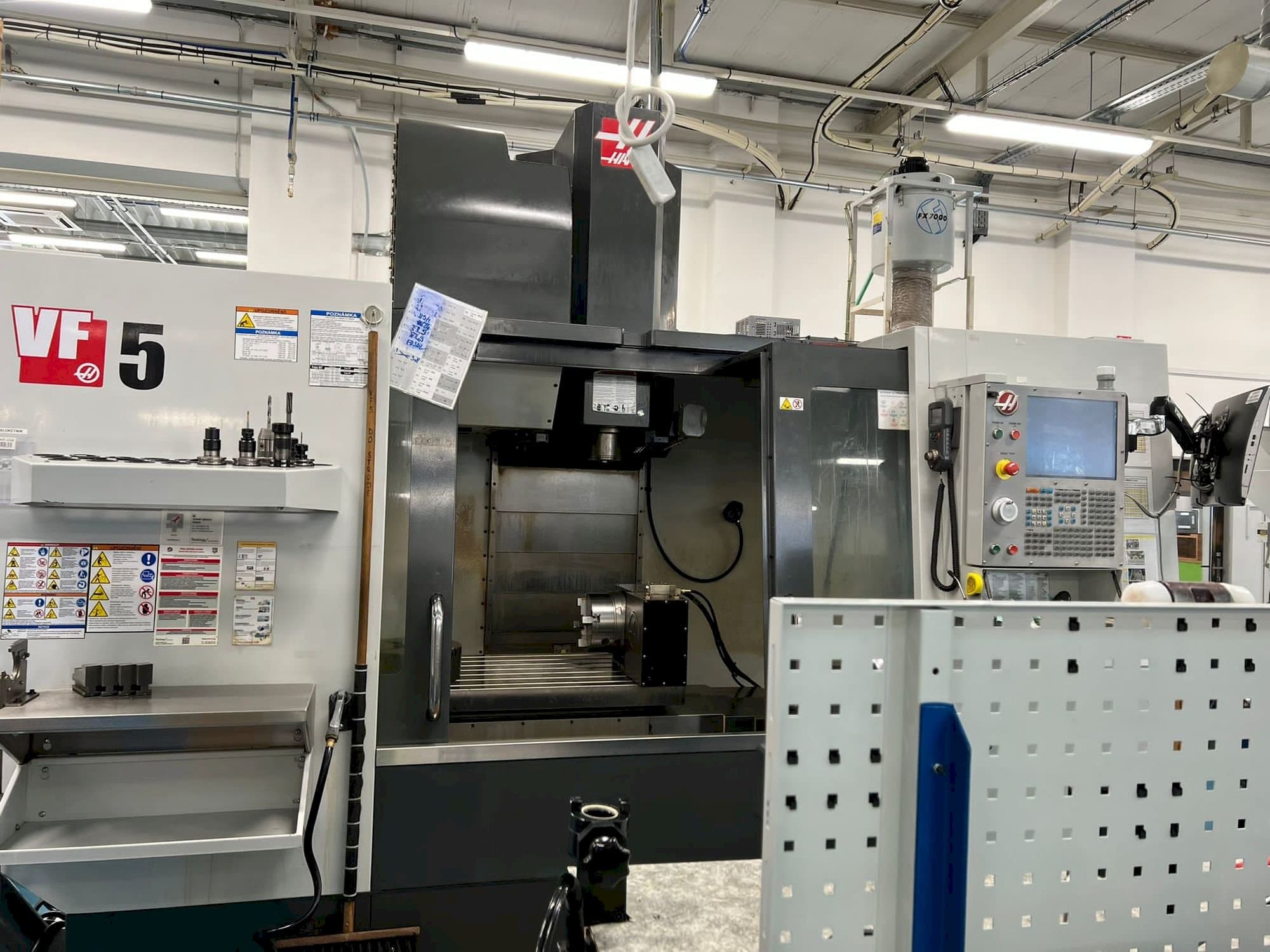 Frontansicht der HAAS VF-5/40  Maschine