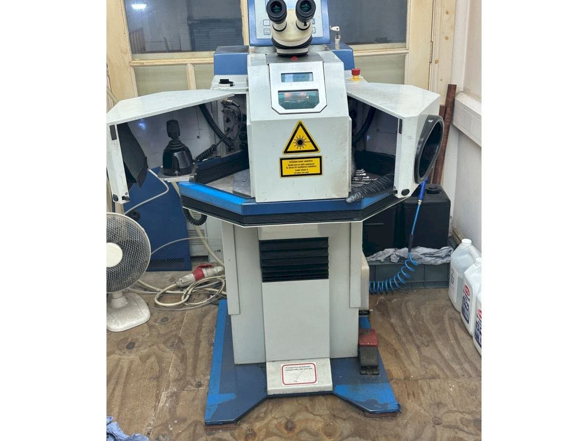 Frontansicht der ALPHA LASER ALV 150 SM Maschine