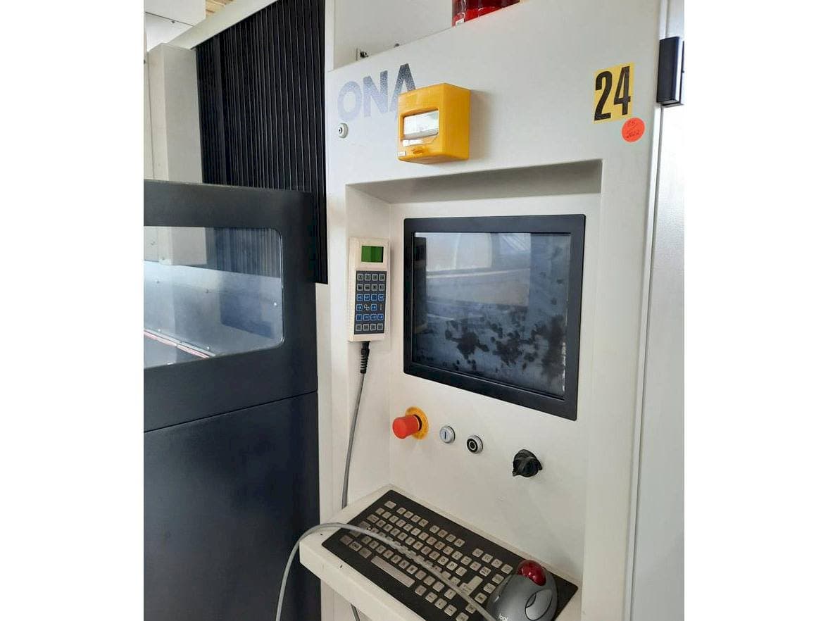 Frontansicht der ONA NX4F  Maschine