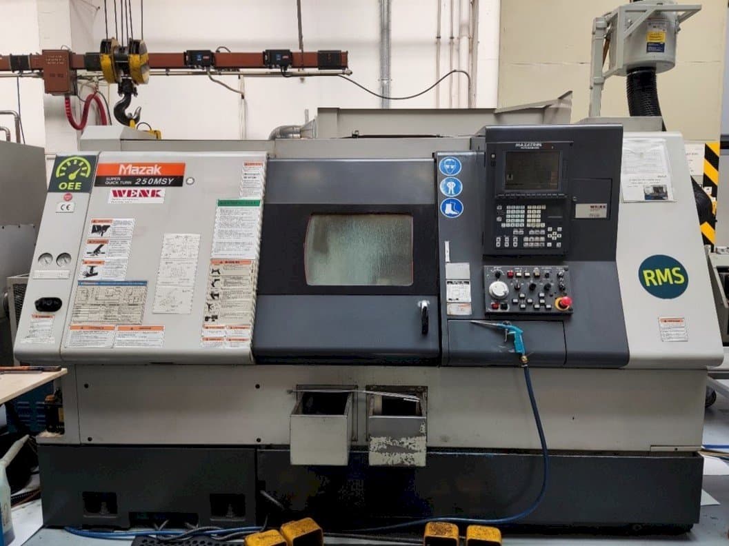 Frontansicht der Mazak SQT-250 MSY  Maschine