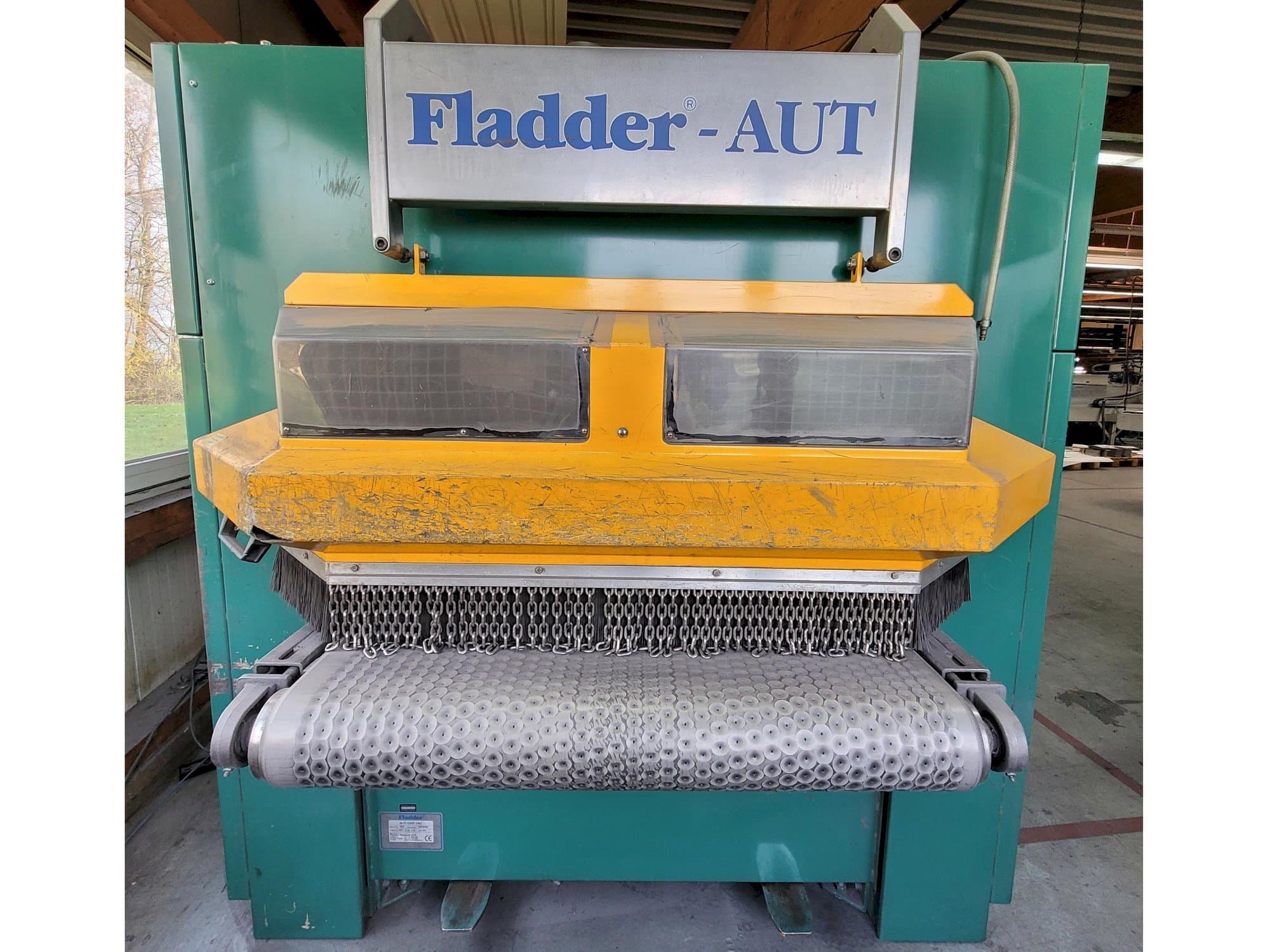 Frontansicht der Fladder AUT-1000 VAC  Maschine