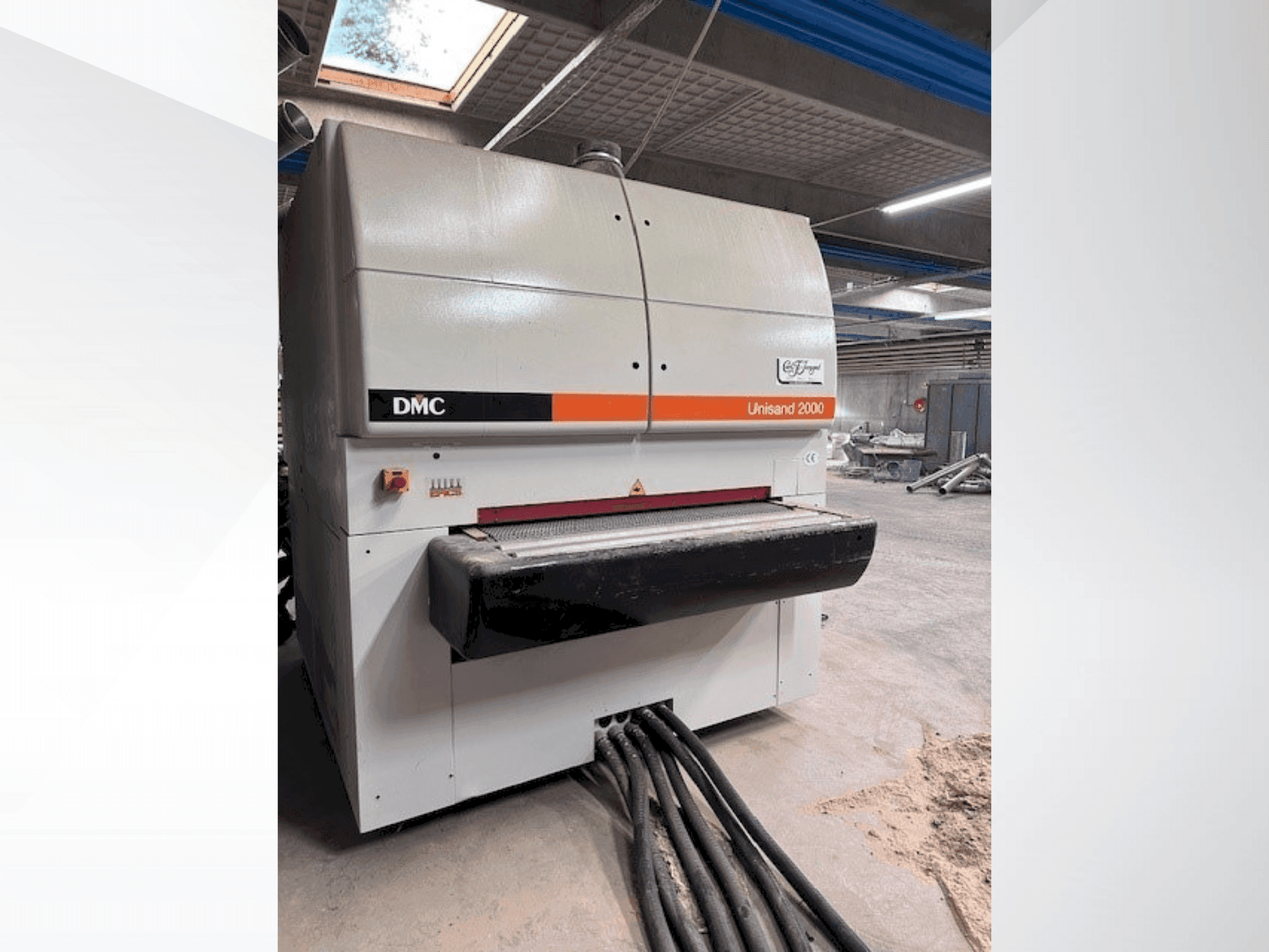 Frontansicht der DMC US 2000 M4  Maschine