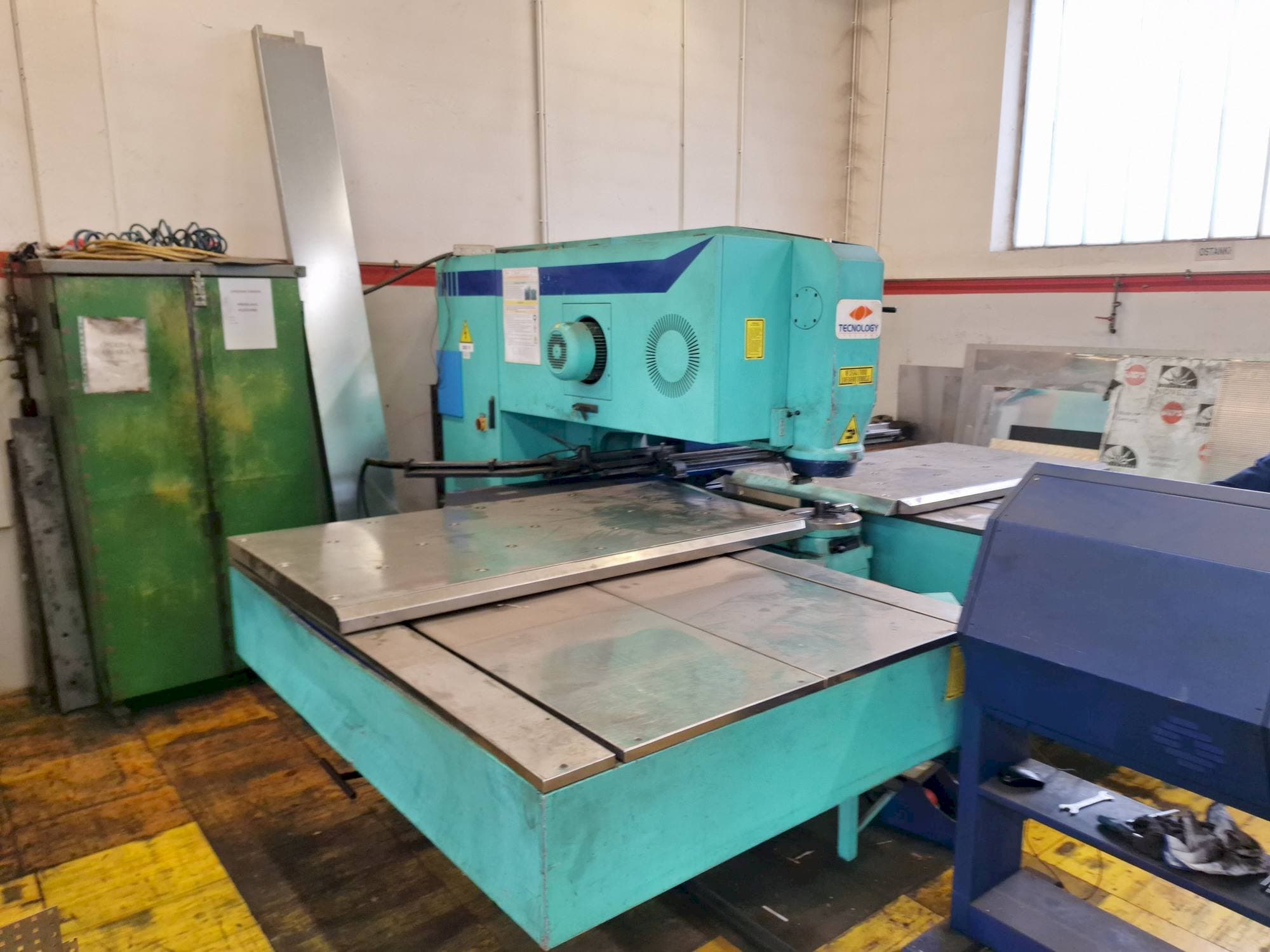Frontansicht der ITALIAN TECNOLOGY 30 C.S.M. 1000 Maschine