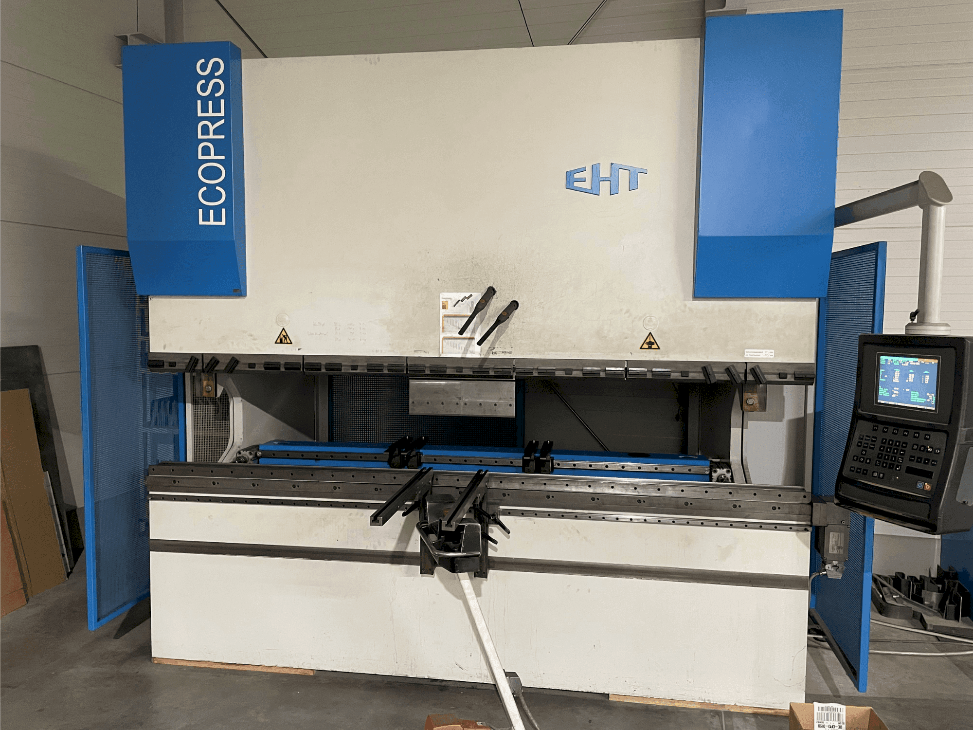 Frontansicht der EHT Ecopress 135-30  Maschine