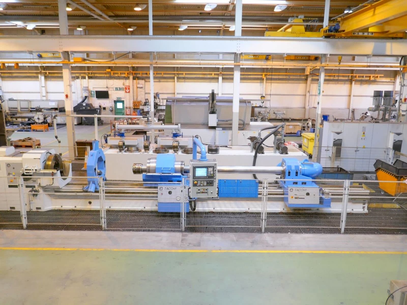 Frontansicht der TACCHI FT45S CNC  Maschine