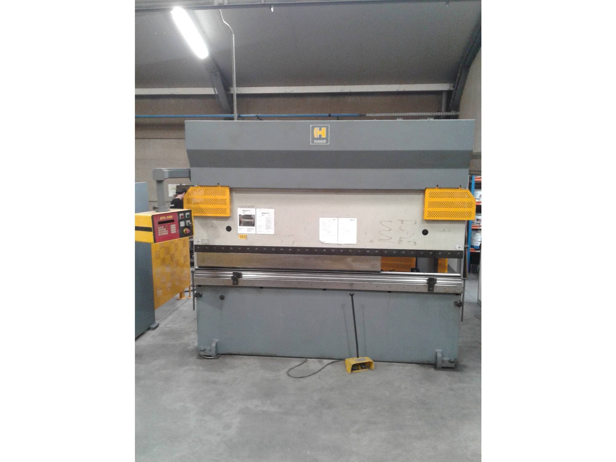Frontansicht der HACO PPV 30220  Maschine