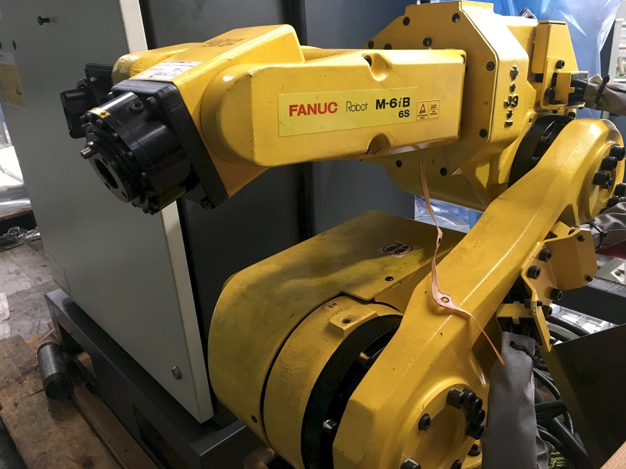 Frontansicht der FANUC M-6iB 6S  Maschine