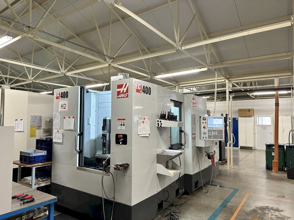 Frontansicht der HAAS EC-400  Maschine