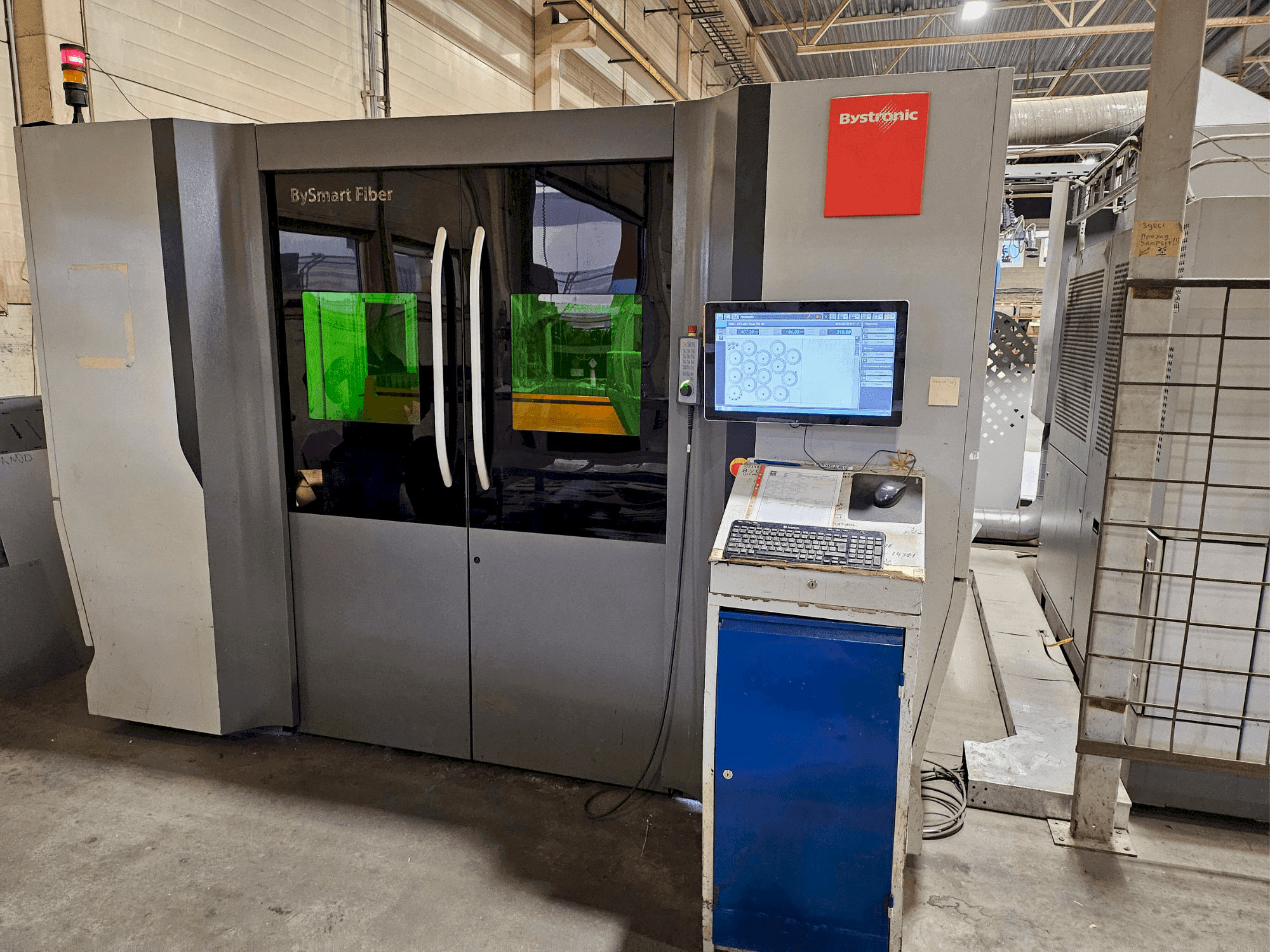 Frontansicht der Bystronic BySmart Fiber 3015 6KW  Maschine