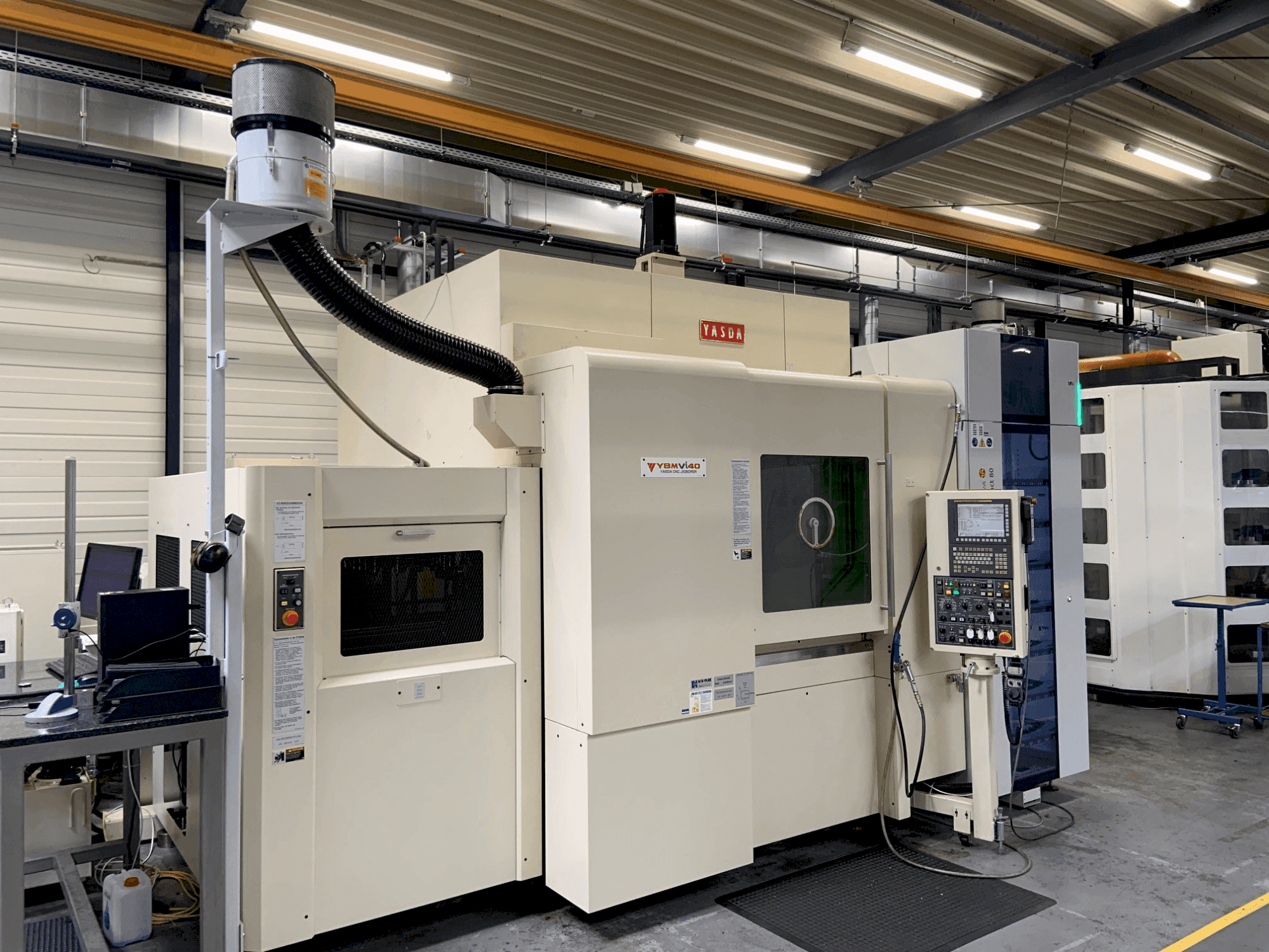 Frontansicht der YASDA YBM Vi40  Maschine