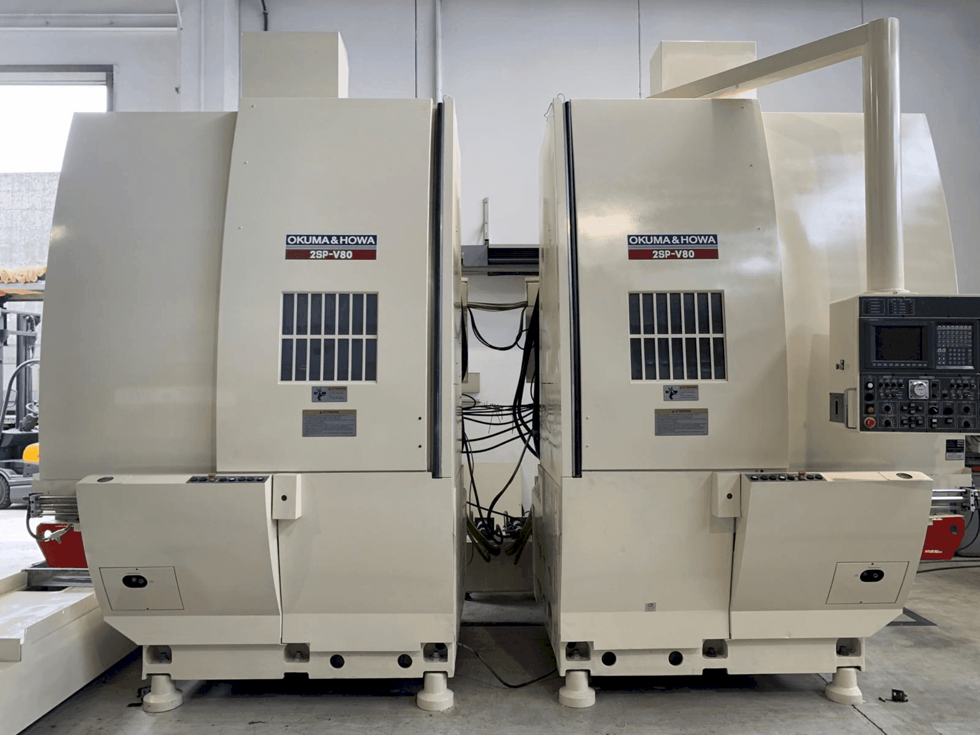 Frontansicht der Okuma 2SP-V80  Maschine