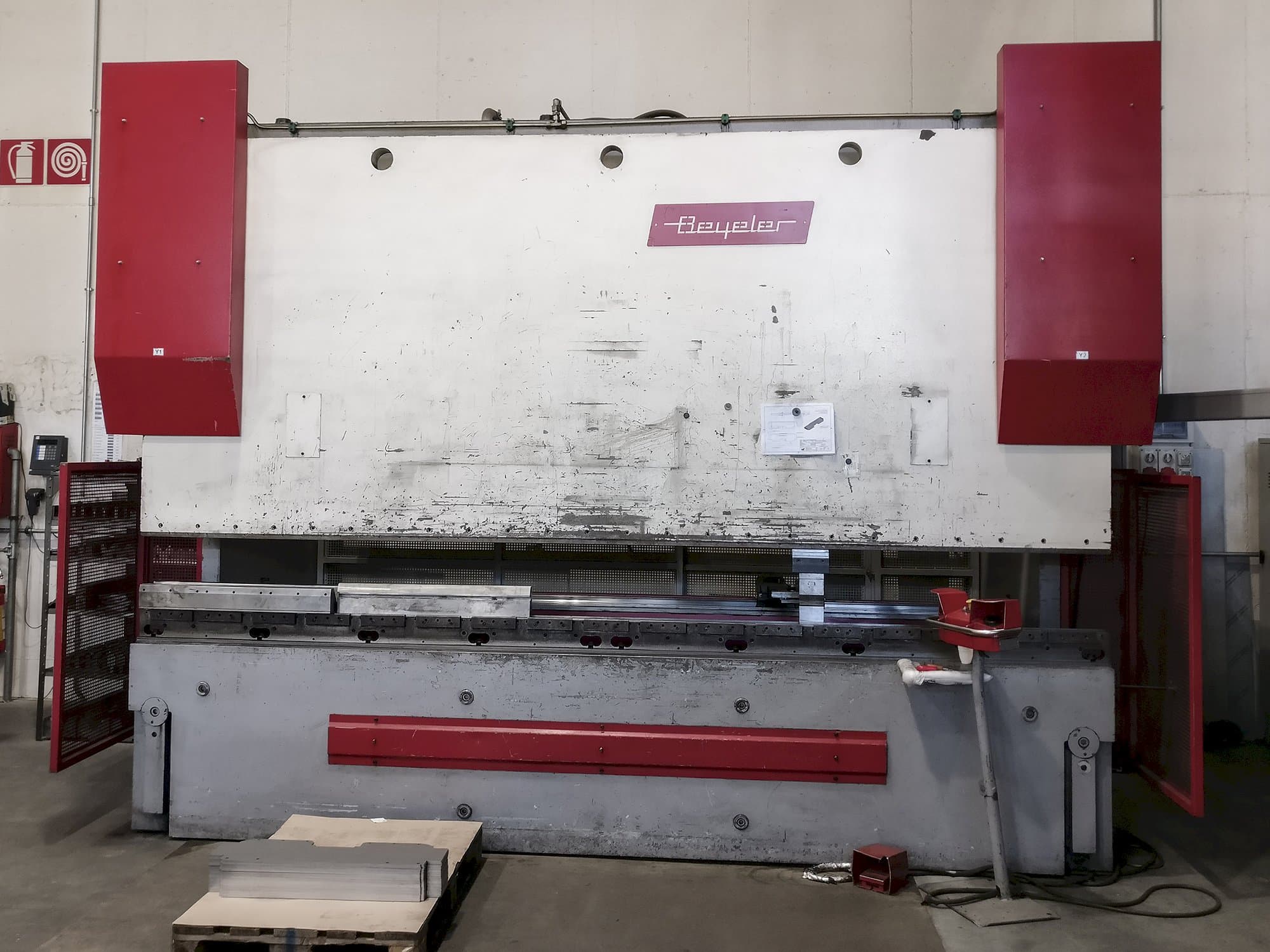 Frontansicht der BEYELER PR6 Maschine