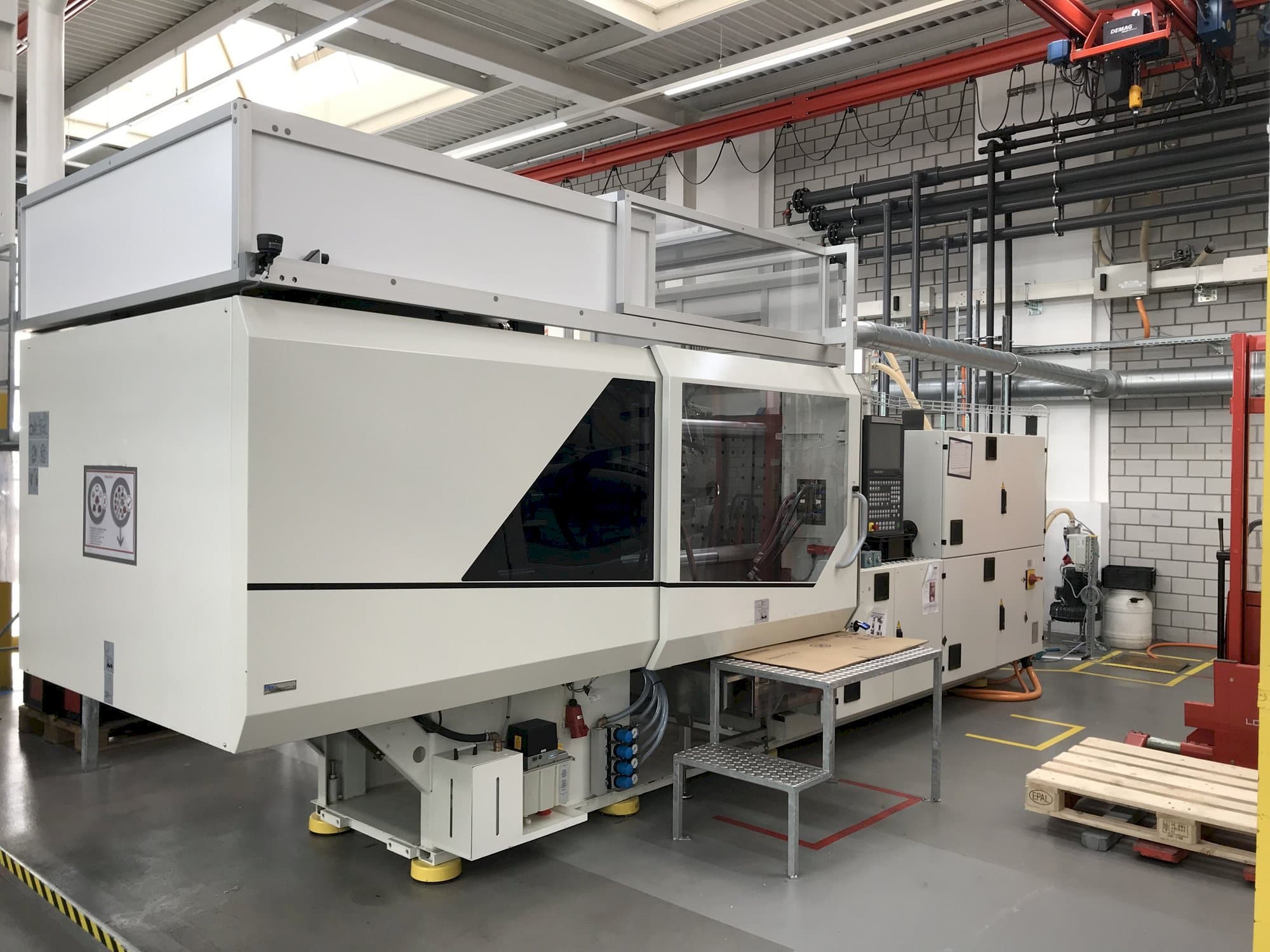 Frontansicht der Sumitomo Demag EL-EXIS SP 200/560-675  Maschine