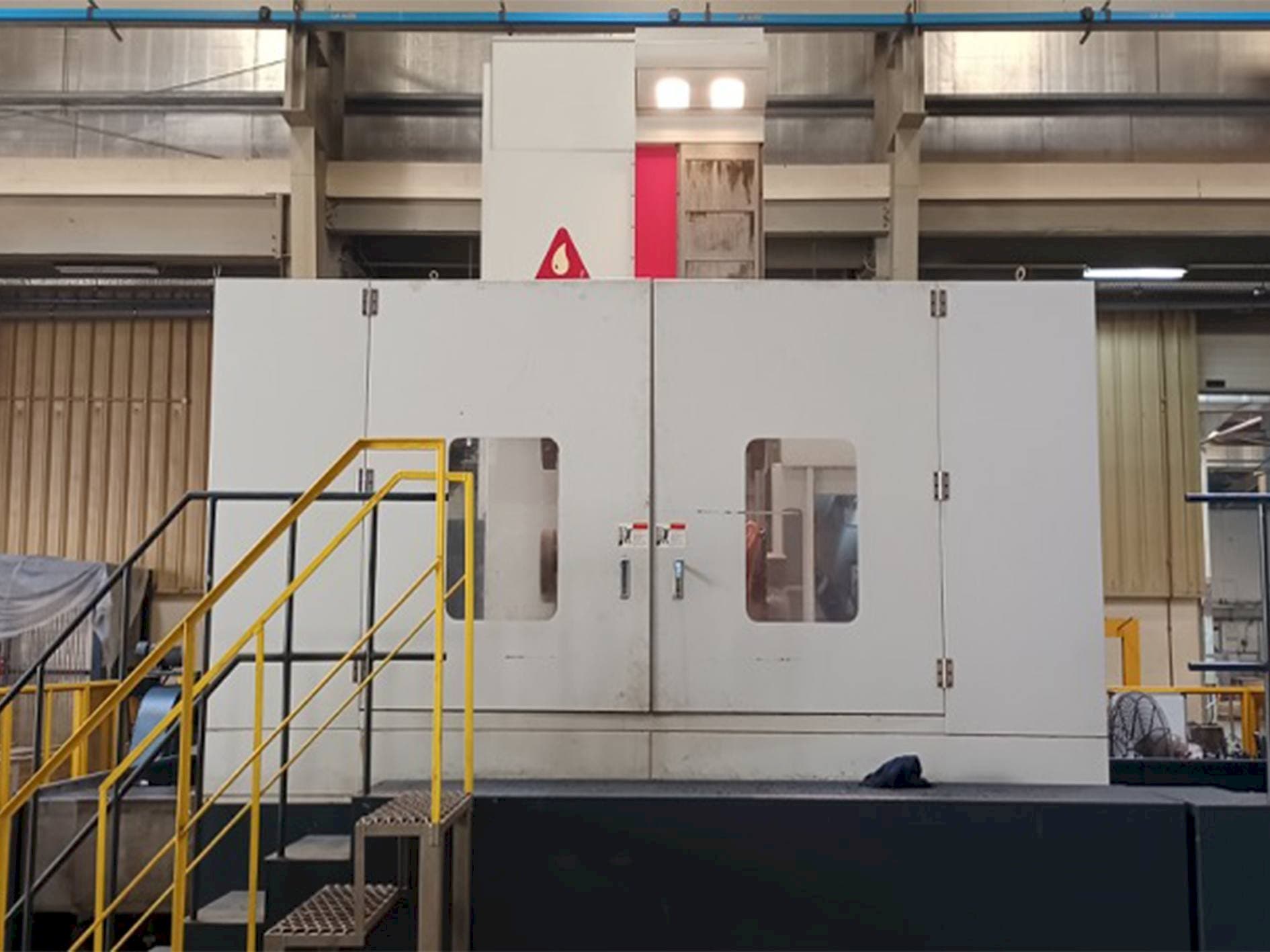 Frontansicht der YOU JI HBM130/3022  Maschine