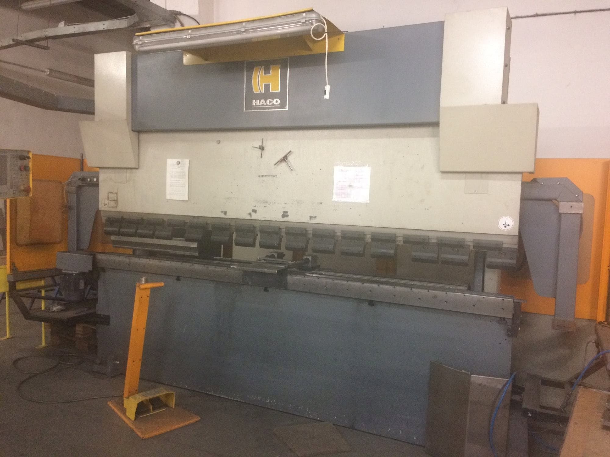 Frontansicht der HACO EMR 30150  Maschine