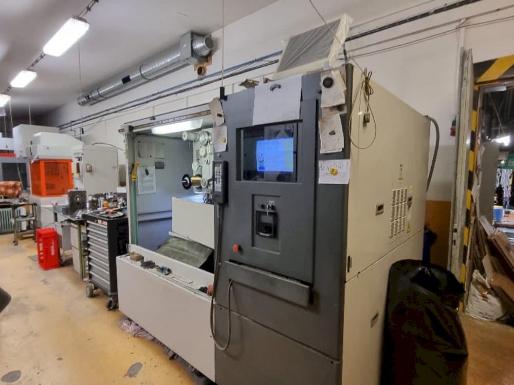 Frontansicht der HITACHI SEIKI 254Y  Maschine