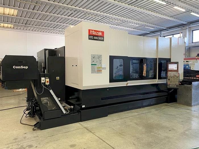 Frontansicht der Mazak VTC 800/30 SR  Maschine