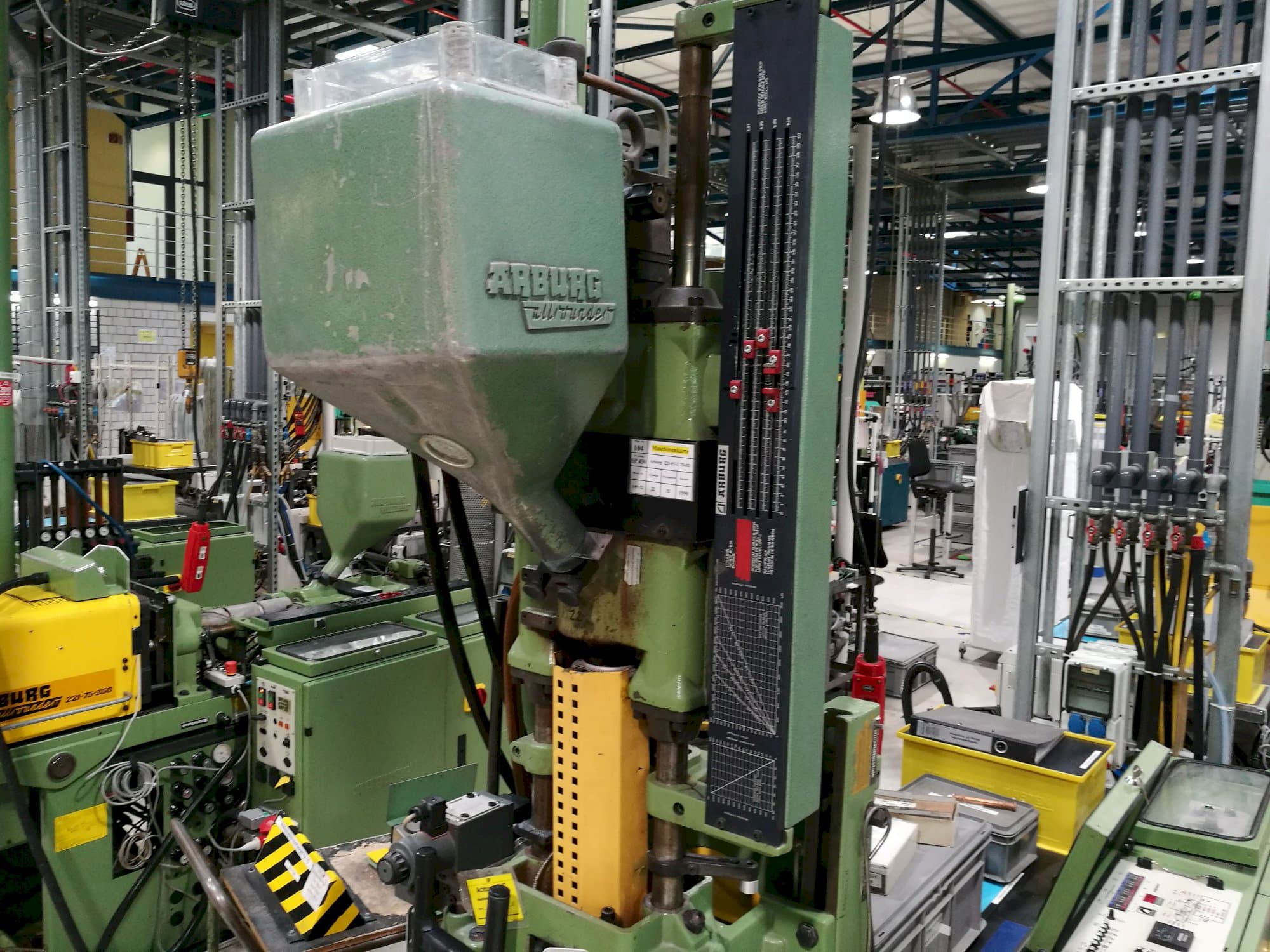 Linke Ansicht der Arburg Allrounder 221-75-350 Maschine