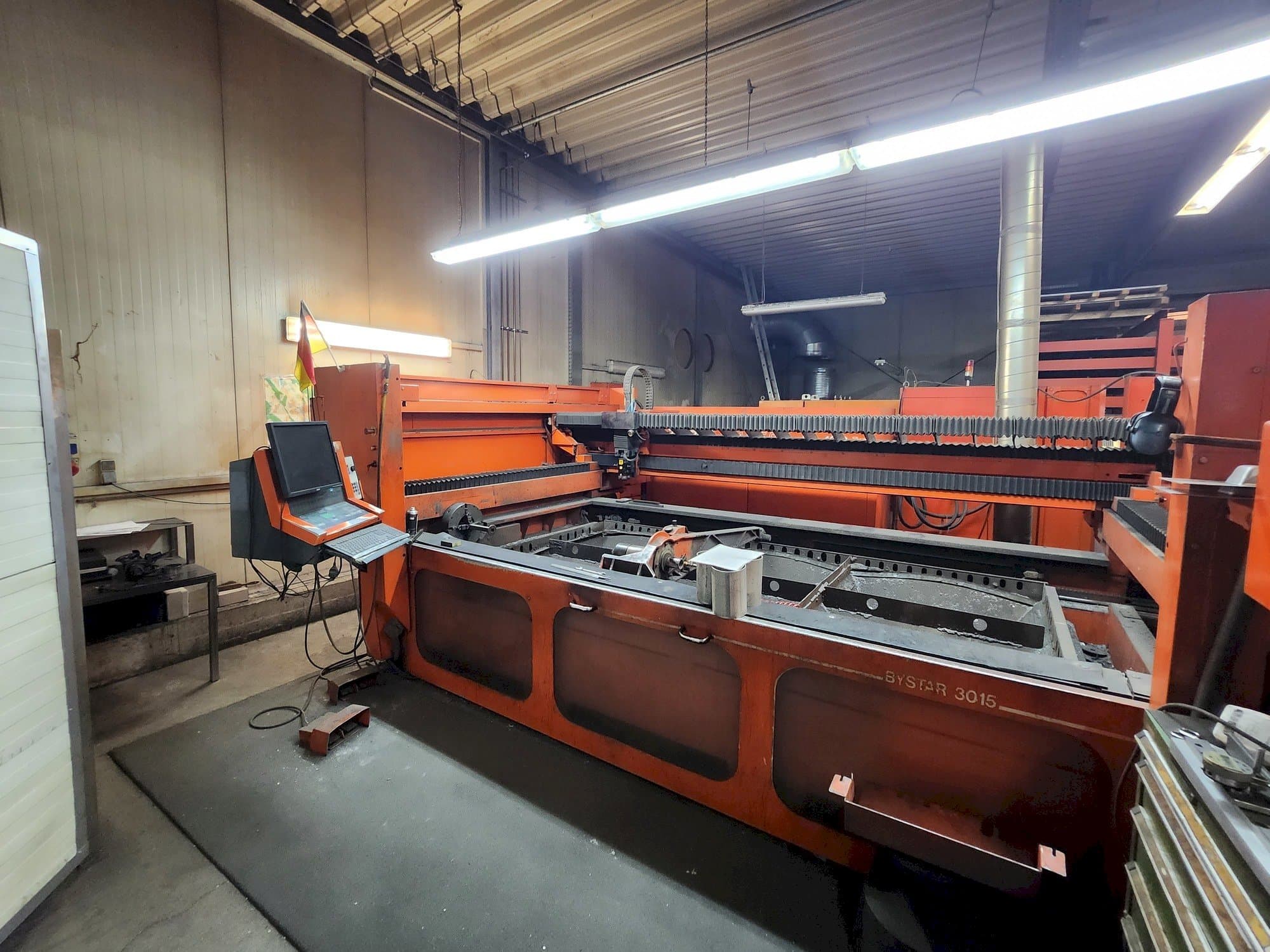 Frontansicht der Bystronic BTL 4000 Maschine