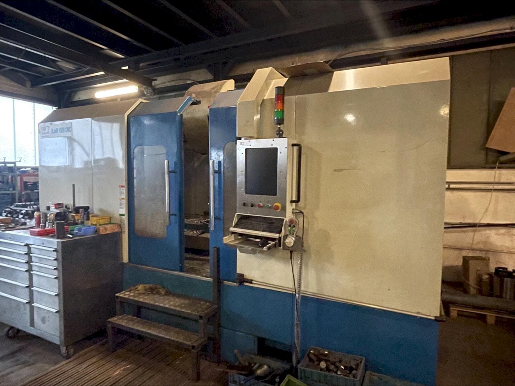 Frontansicht der KNUTH LL 1500 CNC  Maschine