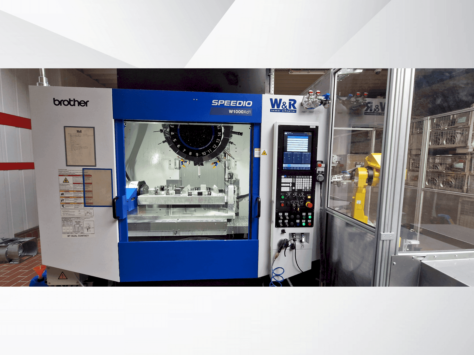 Frontansicht der Brother Speedio W1000Xd1  Maschine