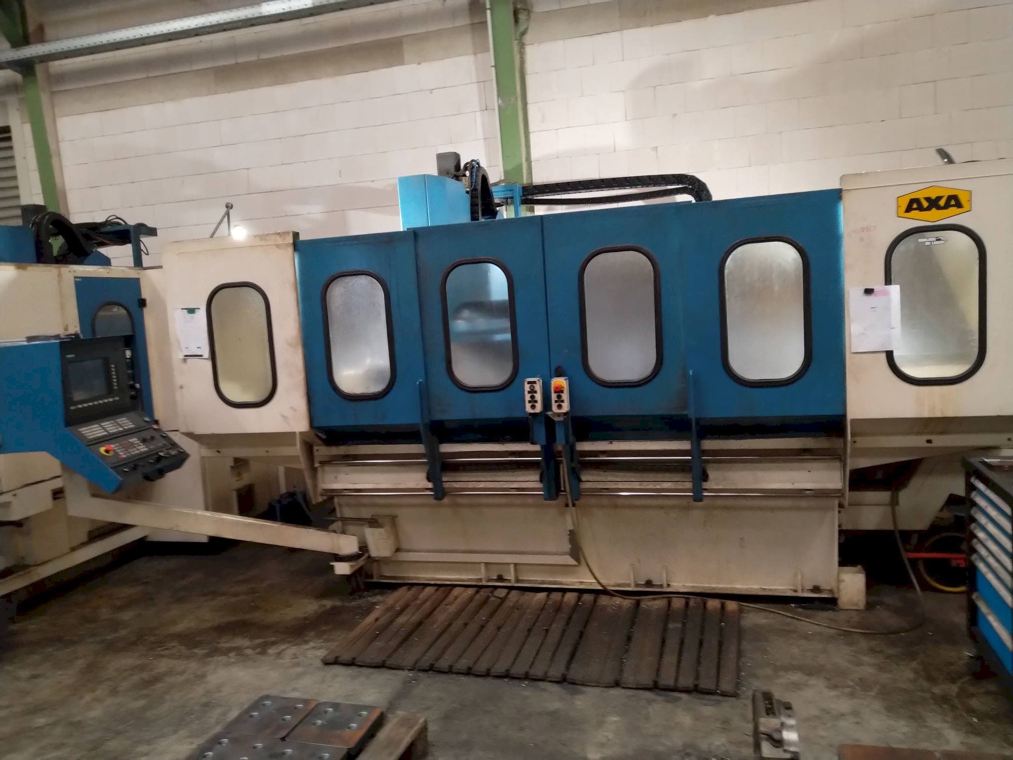 Frontansicht der AXA VSC 2M  Maschine