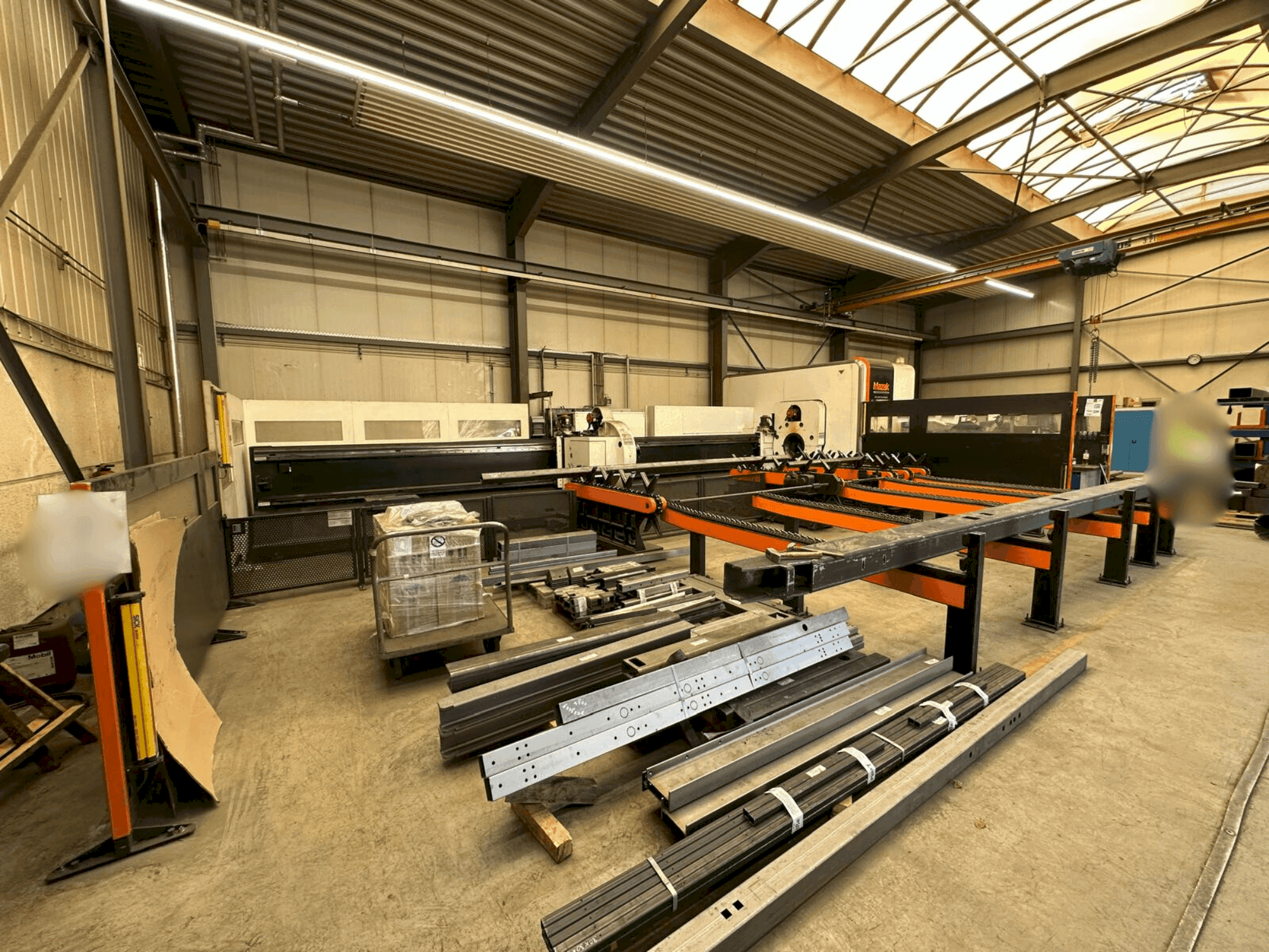 Frontansicht der Mazak FABRI GEAR 400 II  Maschine