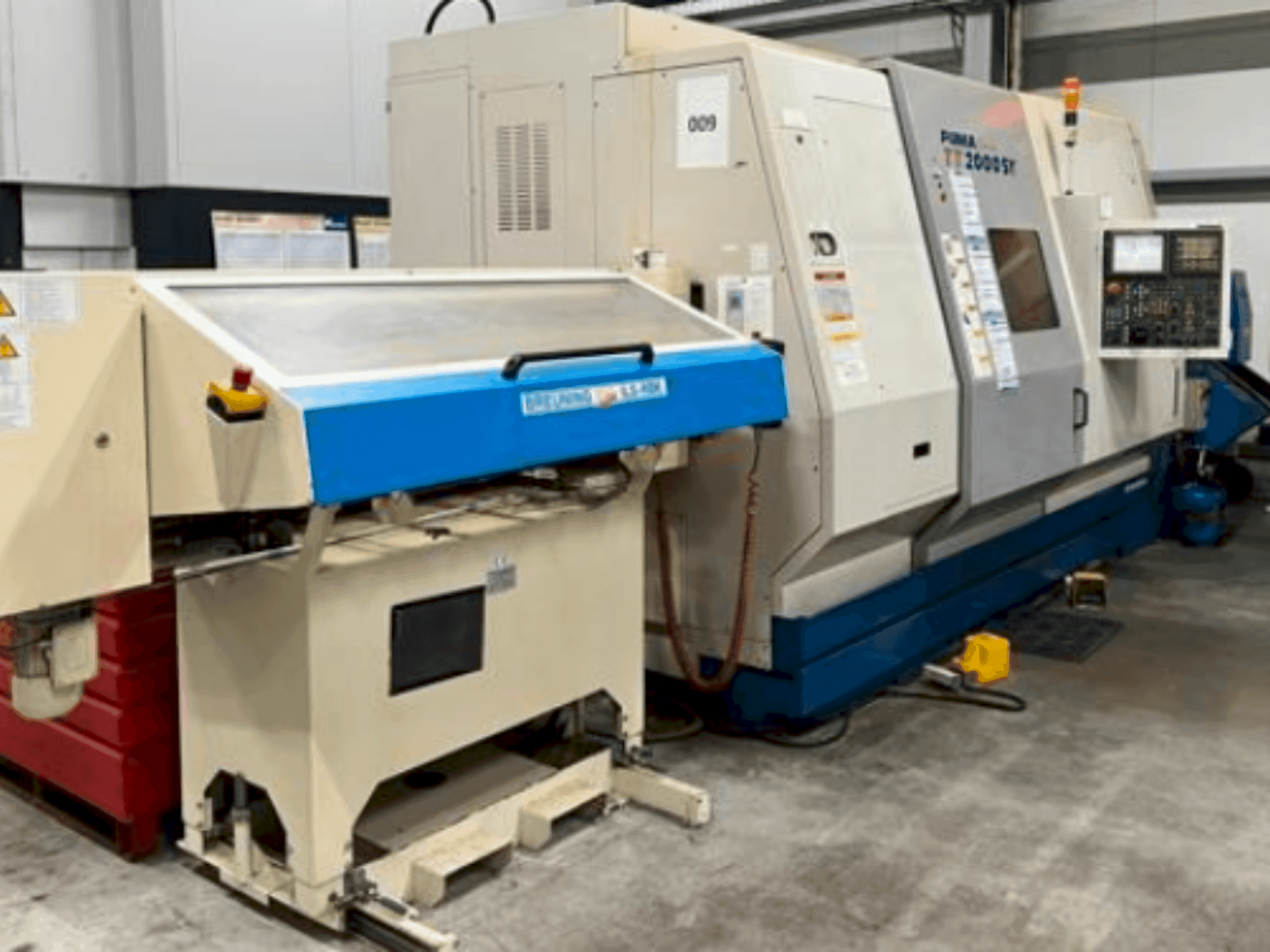 Frontansicht der DAEWOO PUMA TT 2000 SY  Maschine