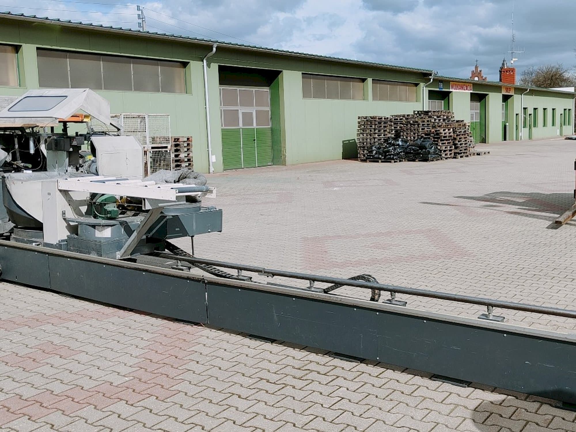 Frontansicht der Elumatec DG 244/2  Maschine