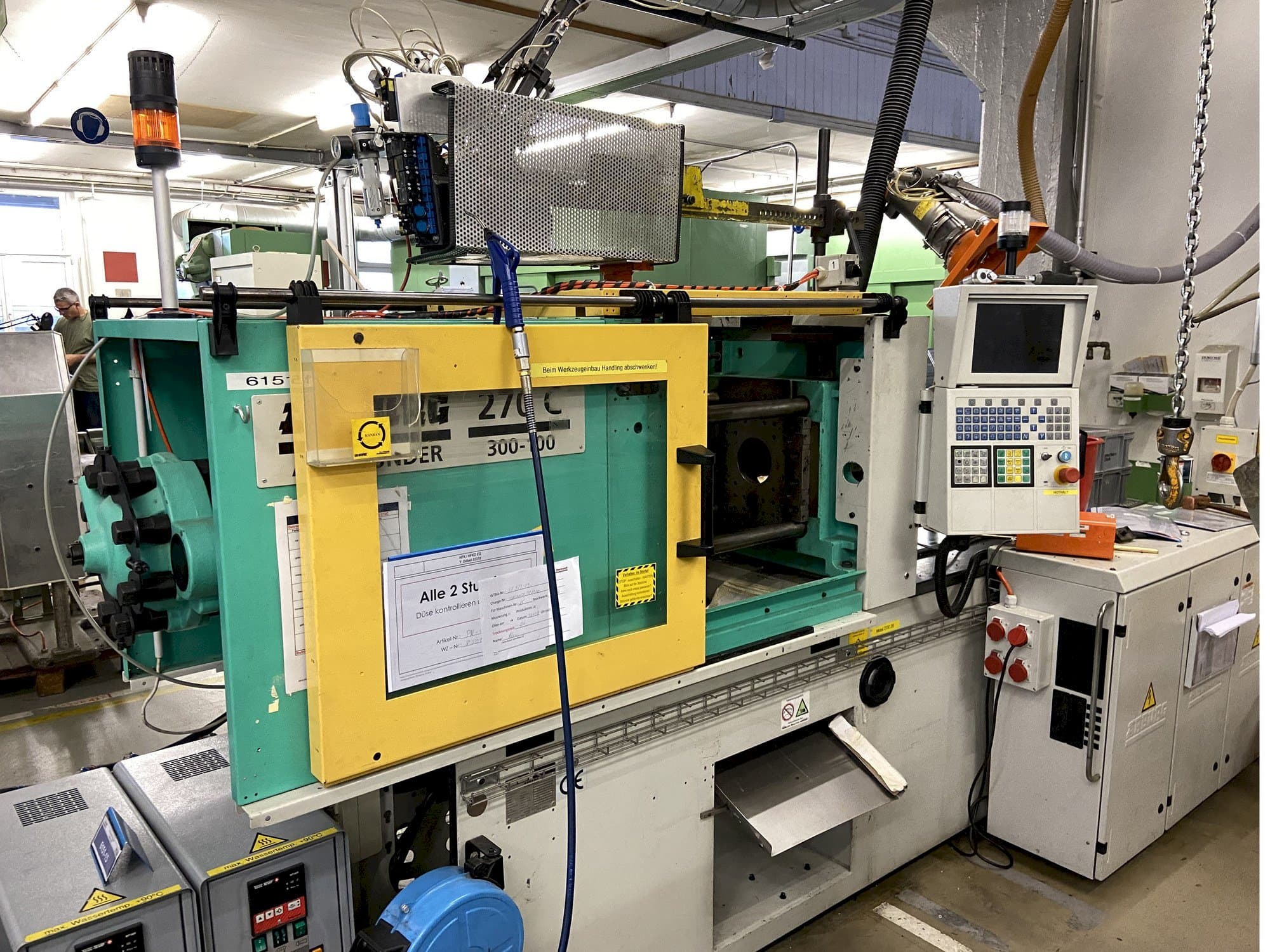 Frontansicht der Arburg ALLROUNDER 270 C 300 - 100  Maschine