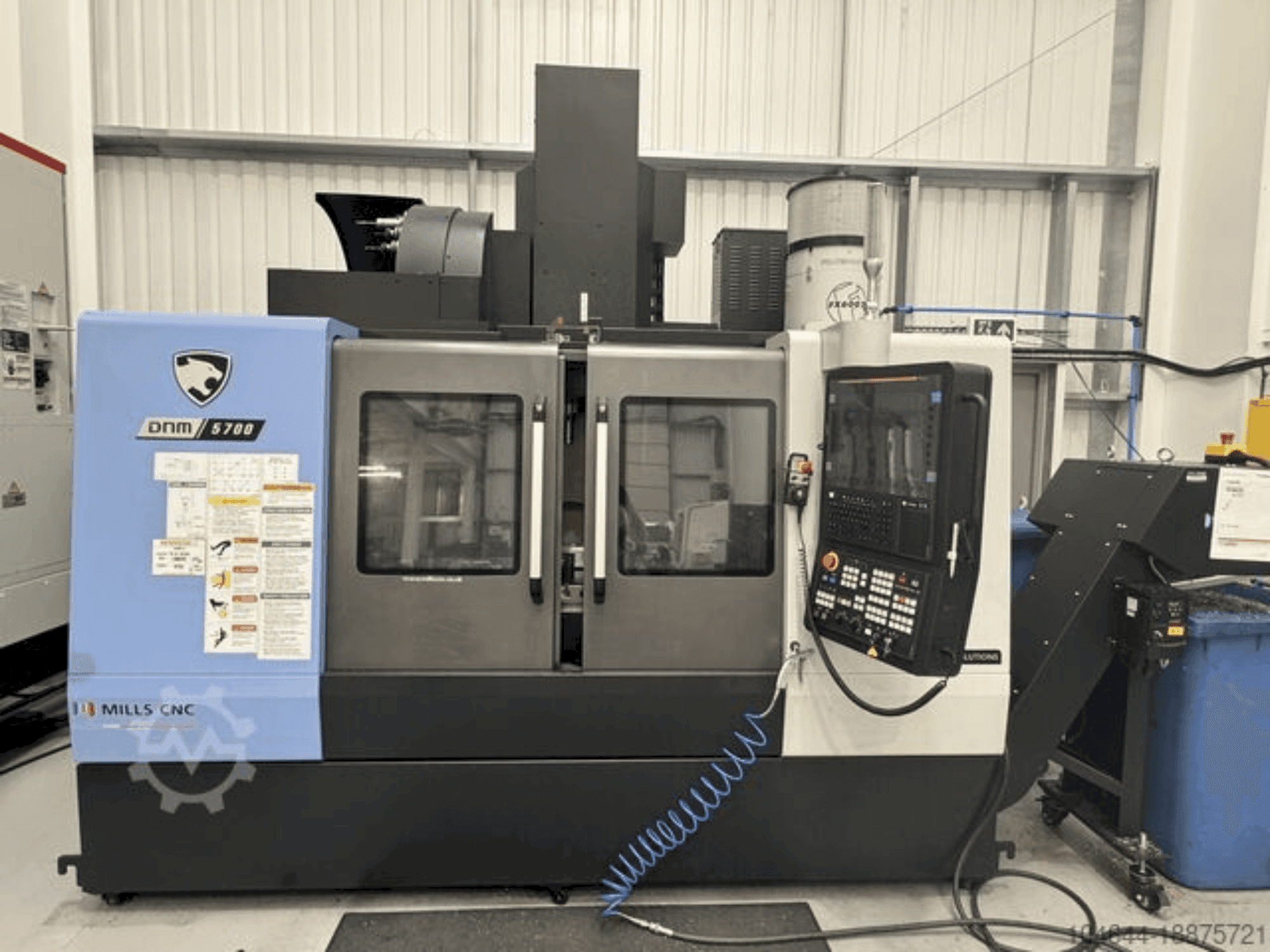 Frontansicht der DOOSAN DNM 5700  Maschine