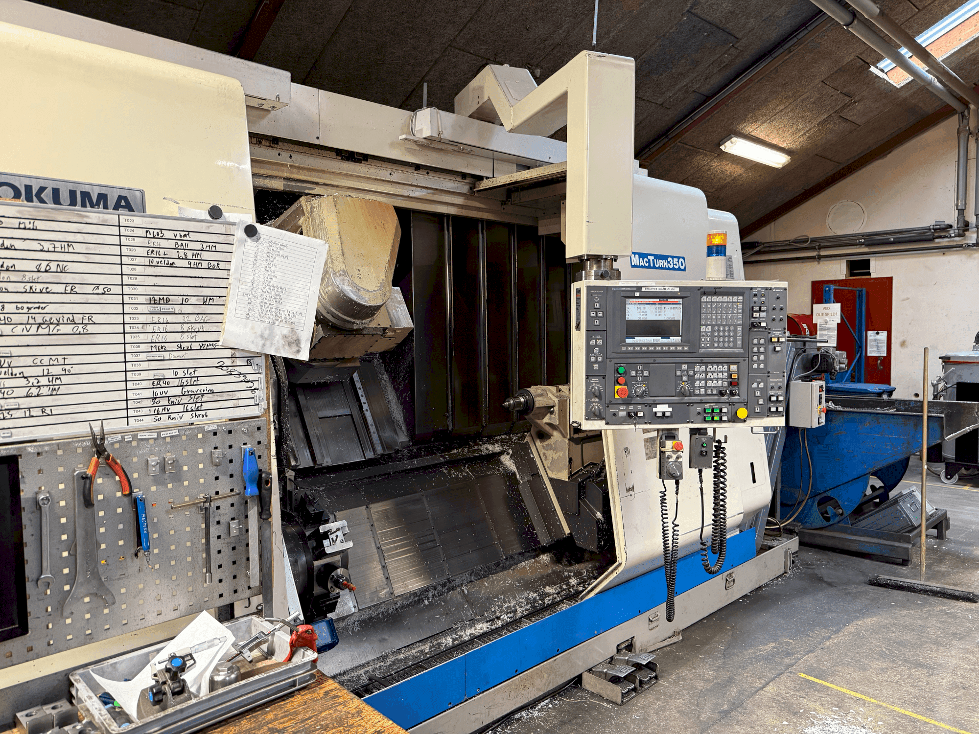 Frontansicht der Okuma MacTurn 350  Maschine
