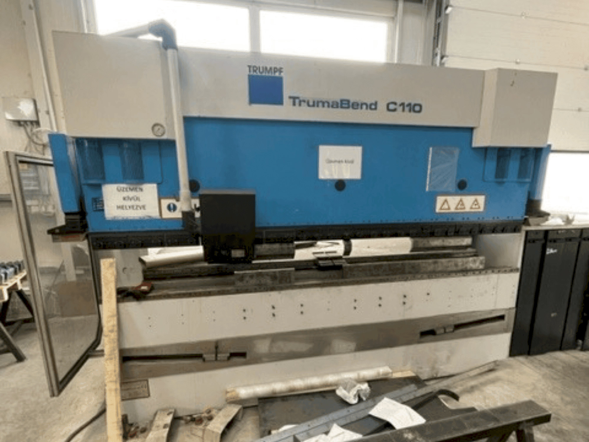 Frontansicht der TRUMPF TrumaBend C110  Maschine