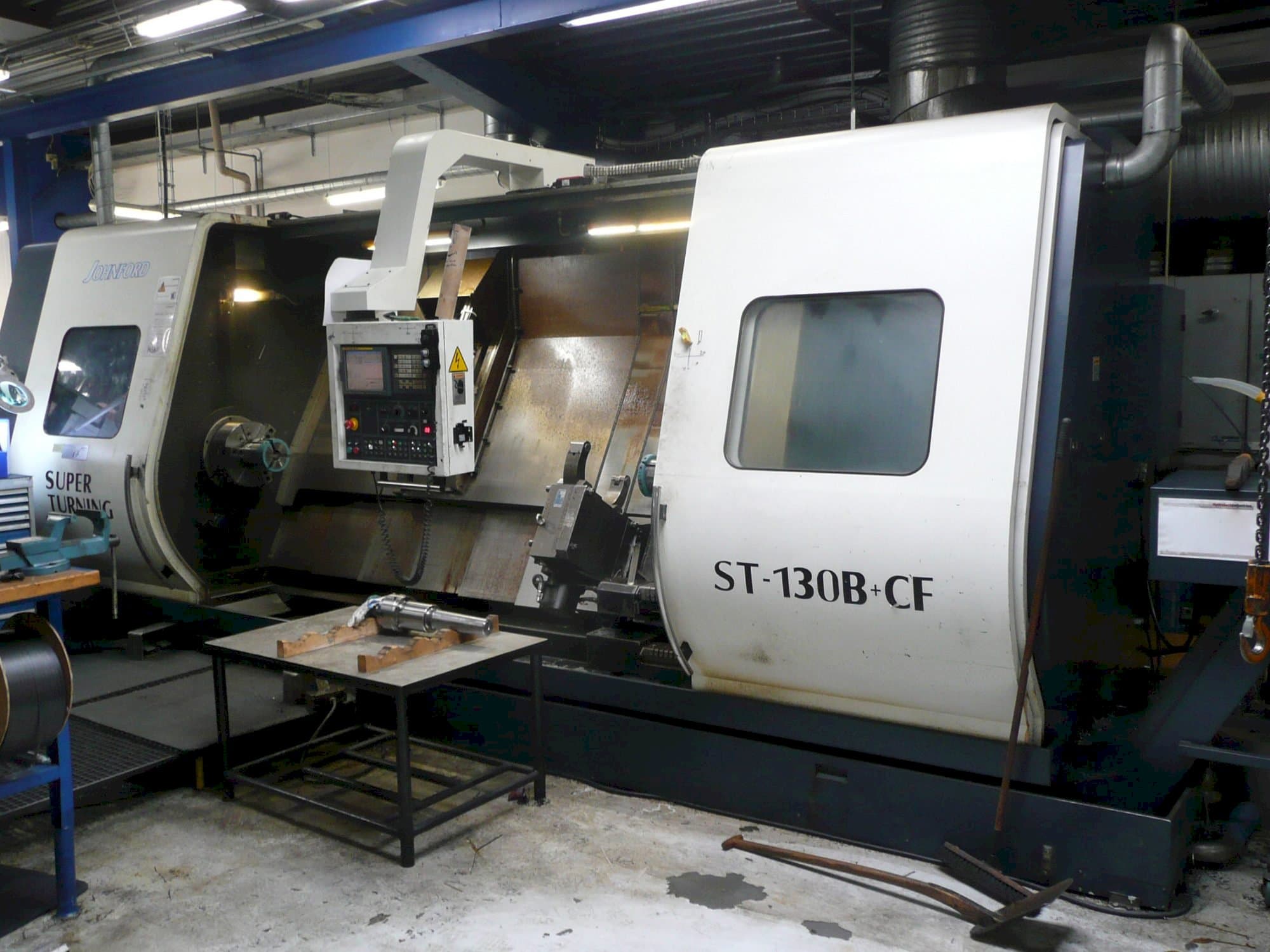 Frontansicht der Johnford ST-130 B+CF  Maschine