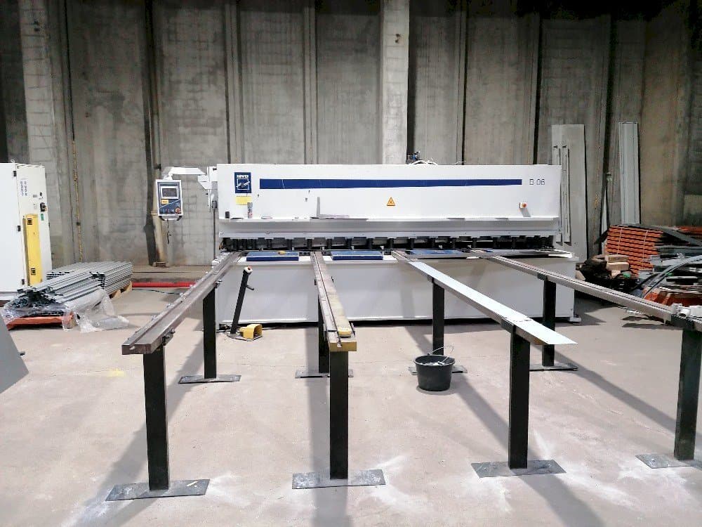 Frontansicht der MVD B06-4000  Maschine