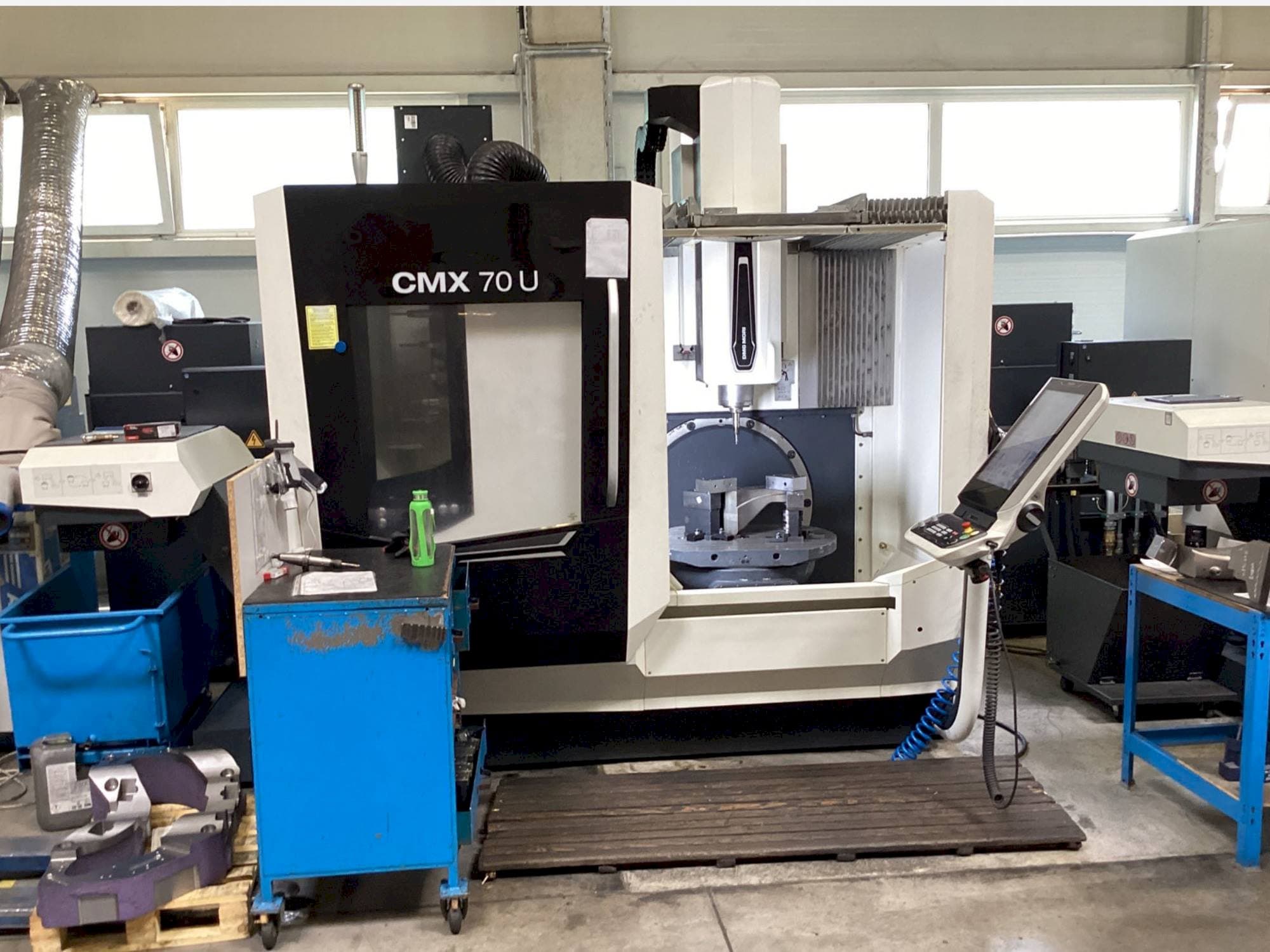 Frontansicht der DMG MORI CMX 70U  Maschine