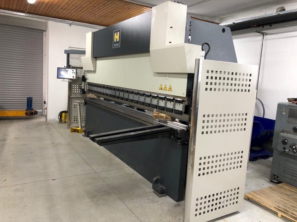 Frontansicht der HACO SYNCHROMASTER 40175 Maschine
