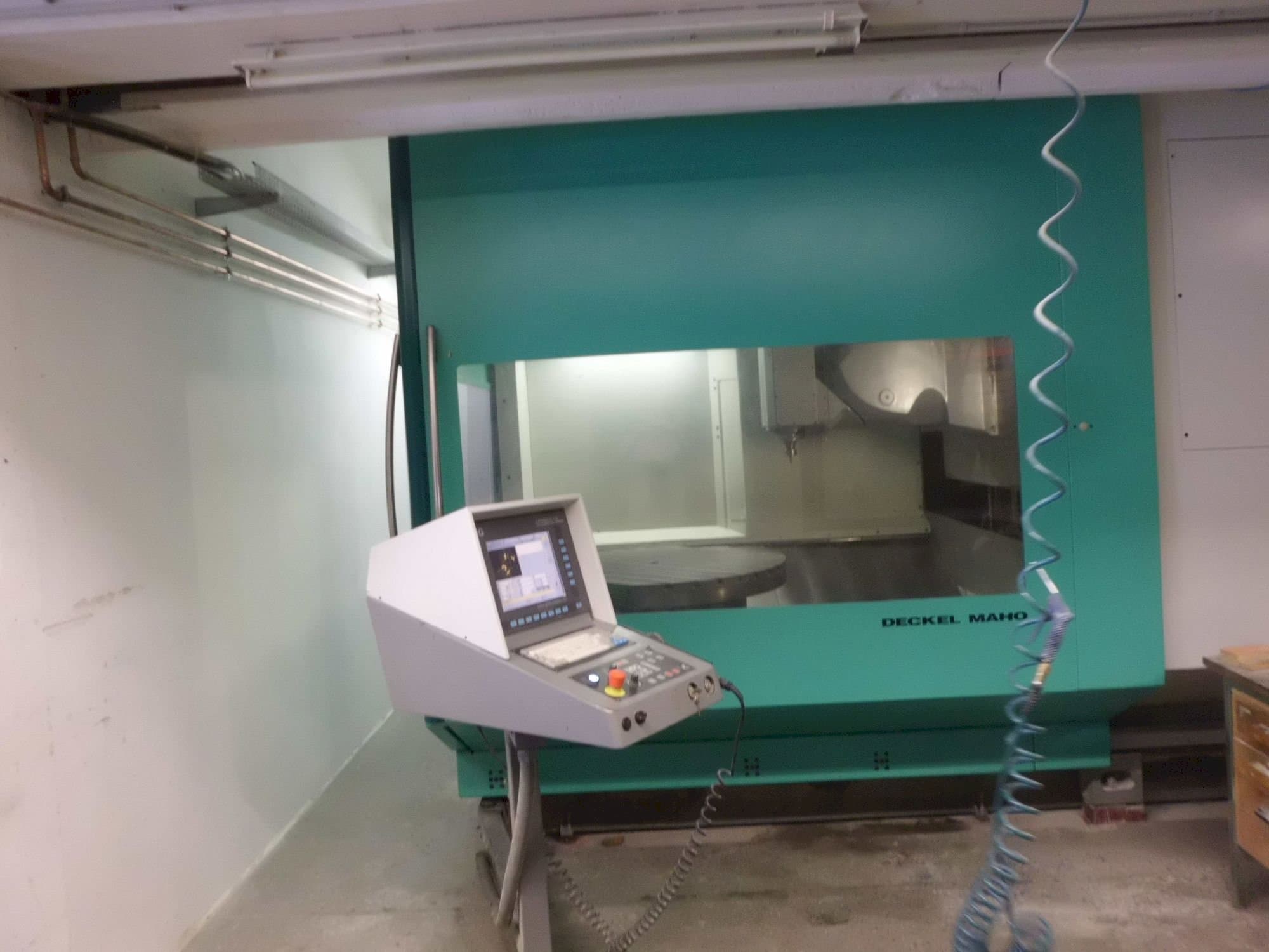 Frontansicht der DECKEL MAHO DMU 125 P  Maschine