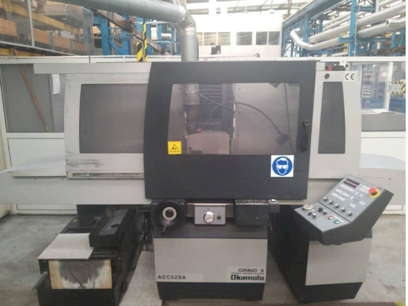 Frontansicht der OKAMOTO ACC 52SA  Maschine