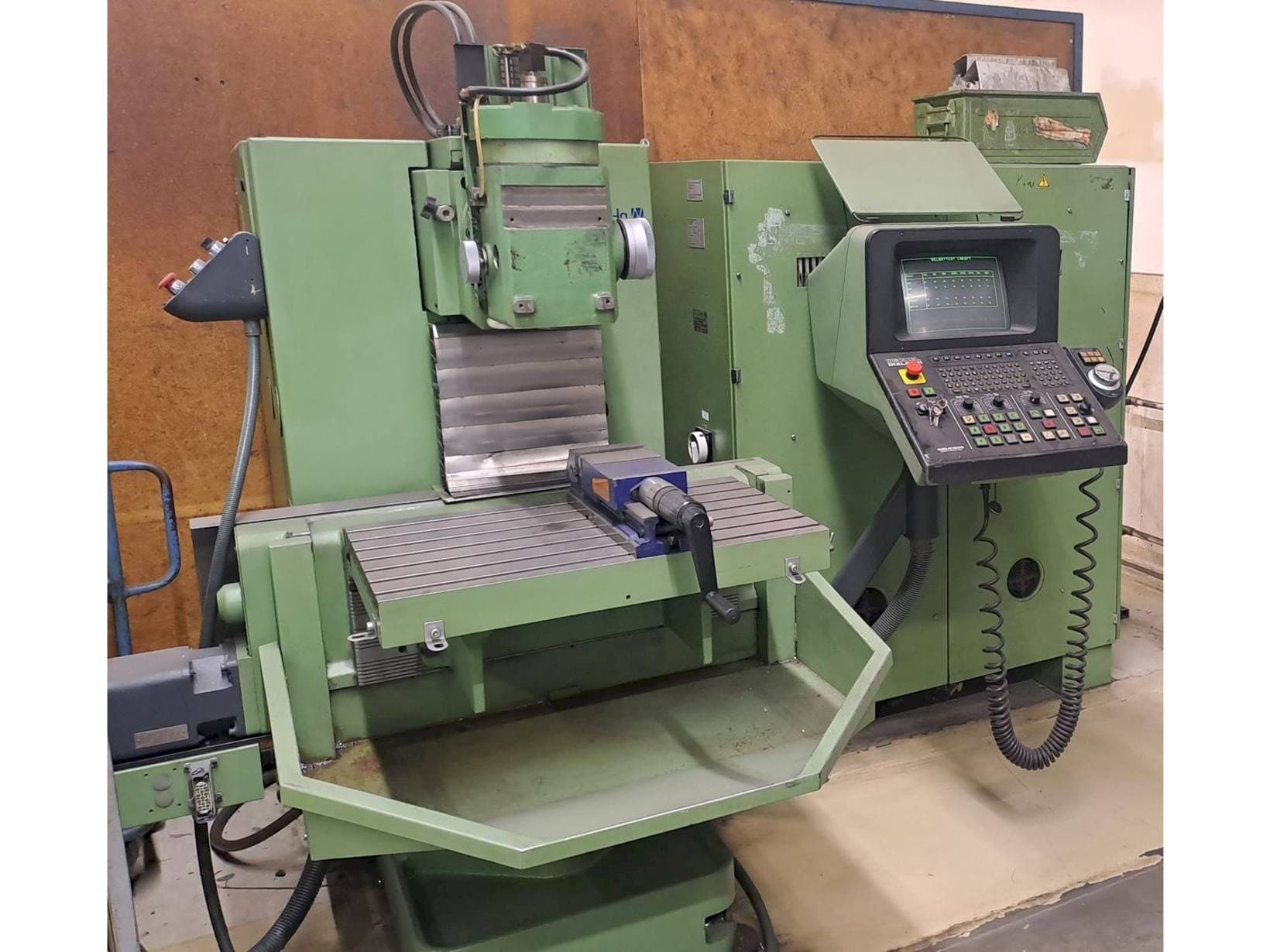 Frontansicht der DECKEL FP3NC  Maschine