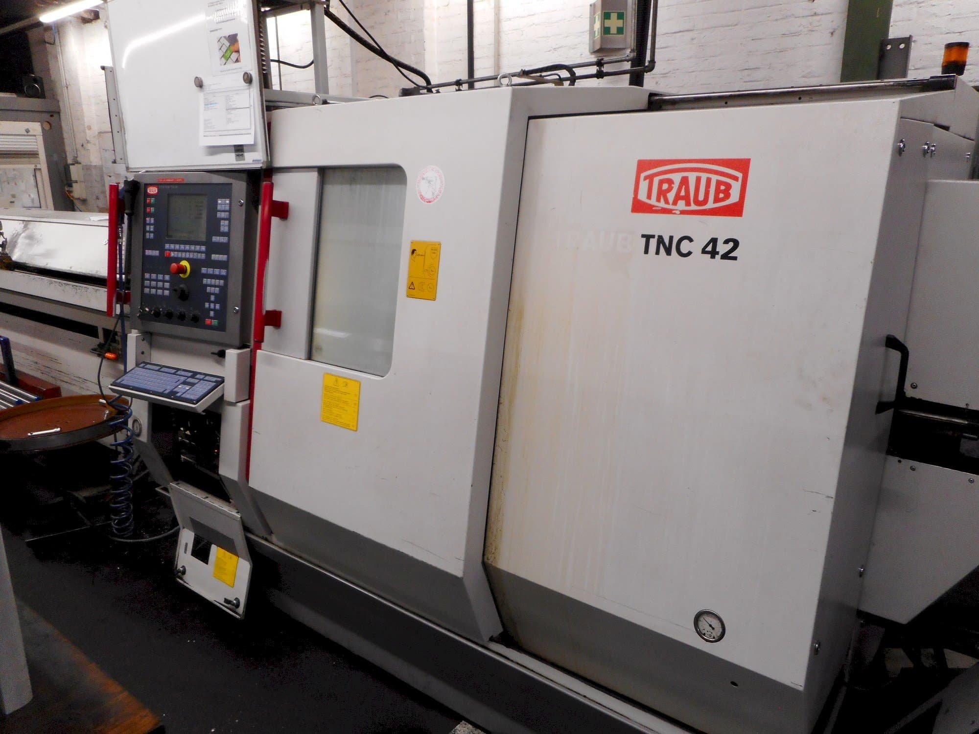 Frontansicht der TRAUB TNC42/65  Maschine