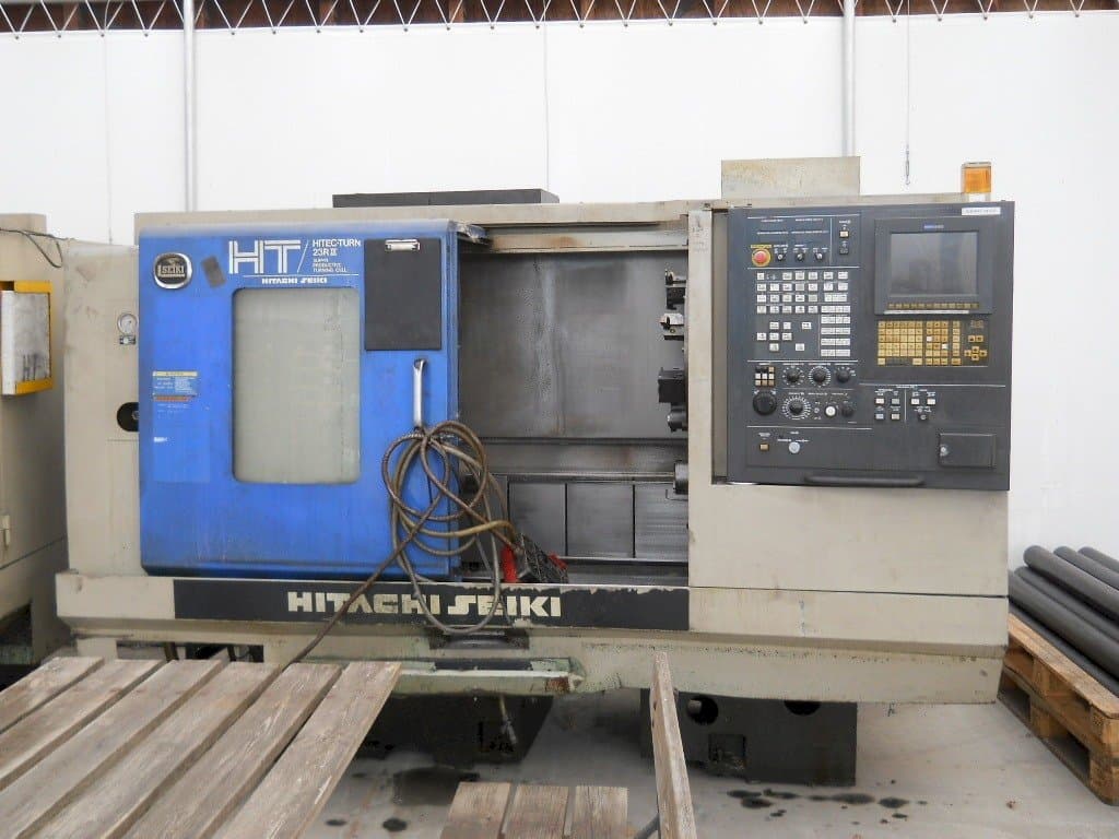 Frontansicht der HITACHI SEIKI HITEC-TURN 23R III  Maschine