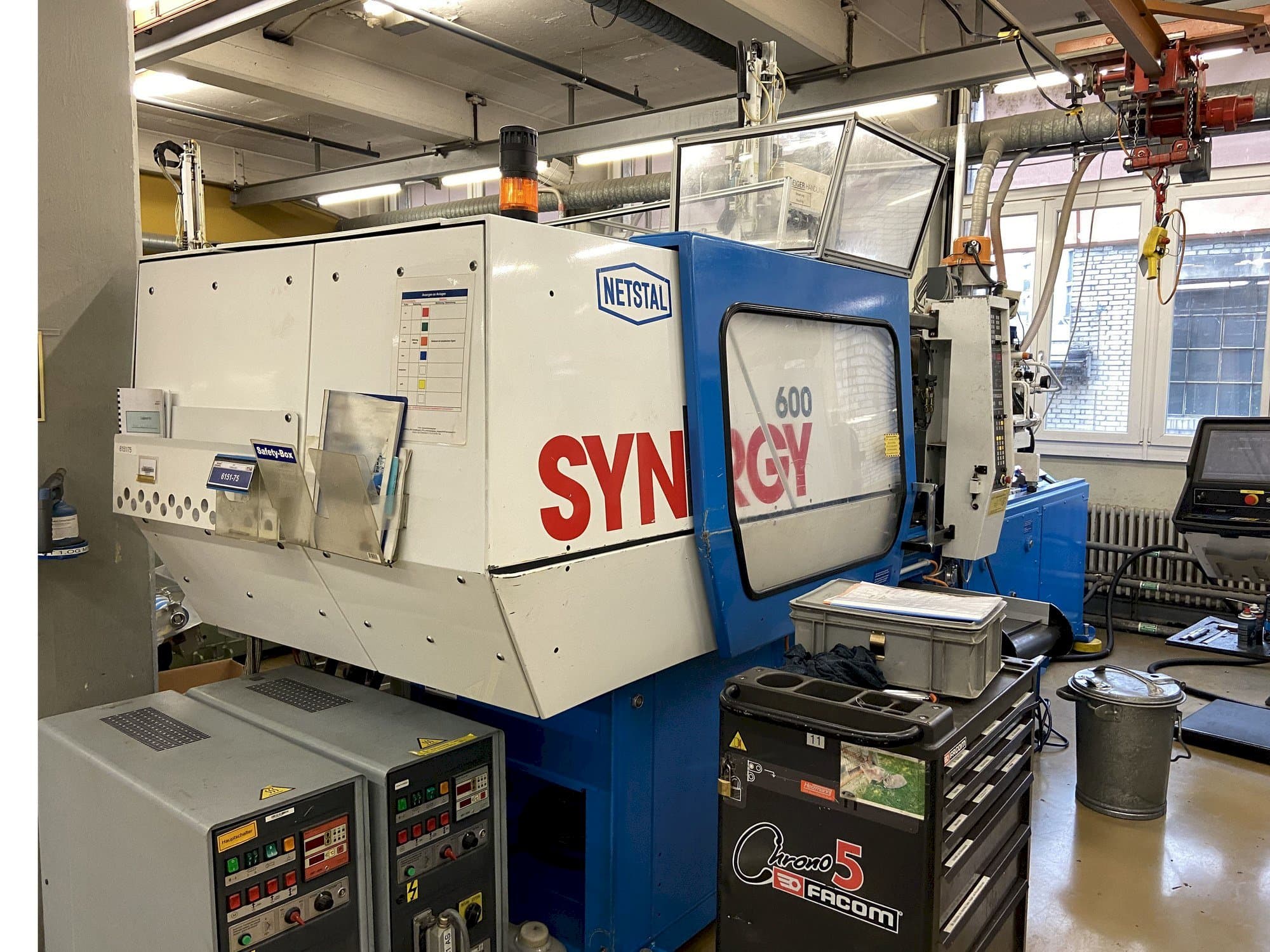 Frontansicht der Netstal SYNERGY 600-110  Maschine