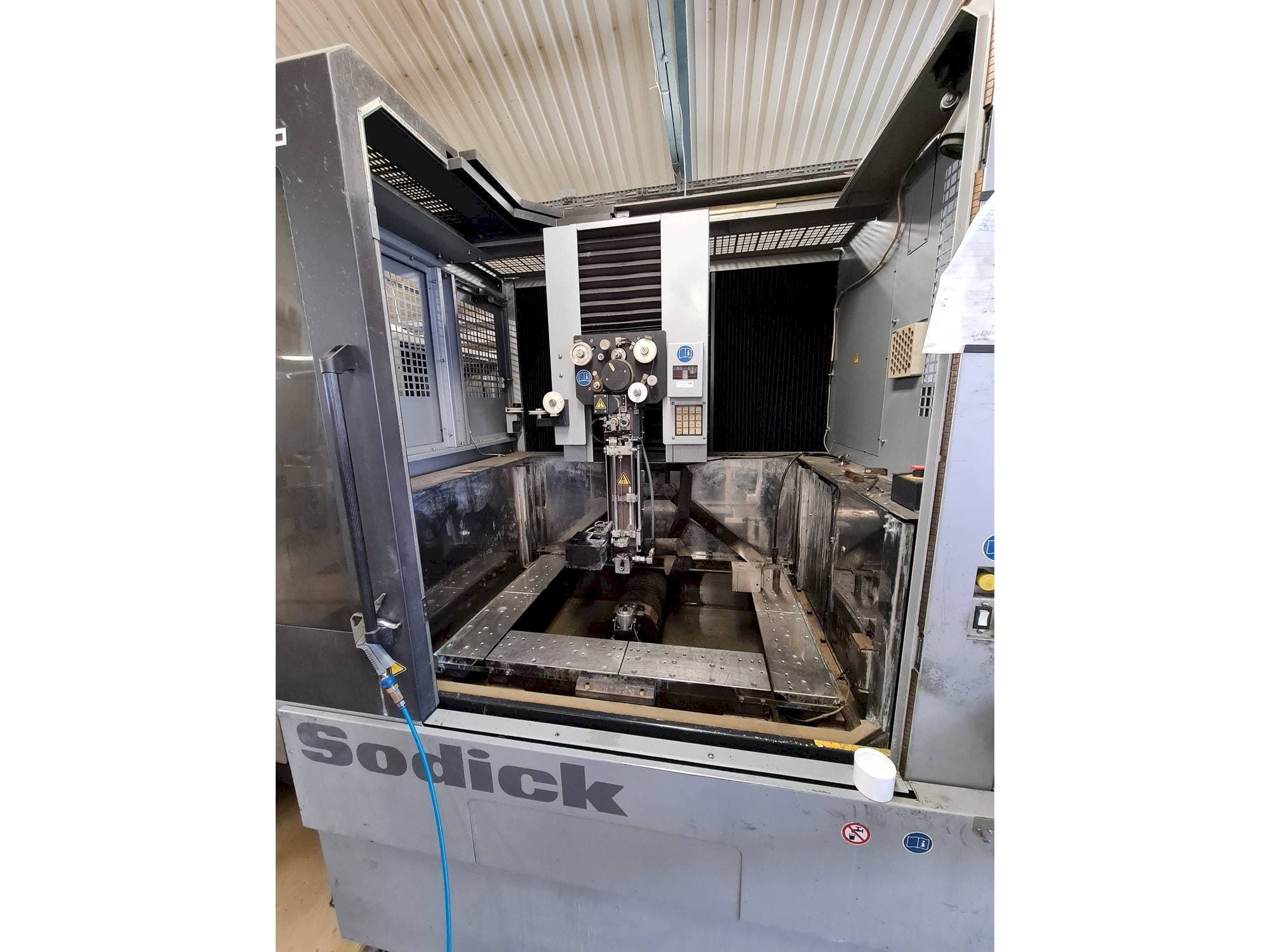 Frontansicht der Sodick AQ750L  Maschine