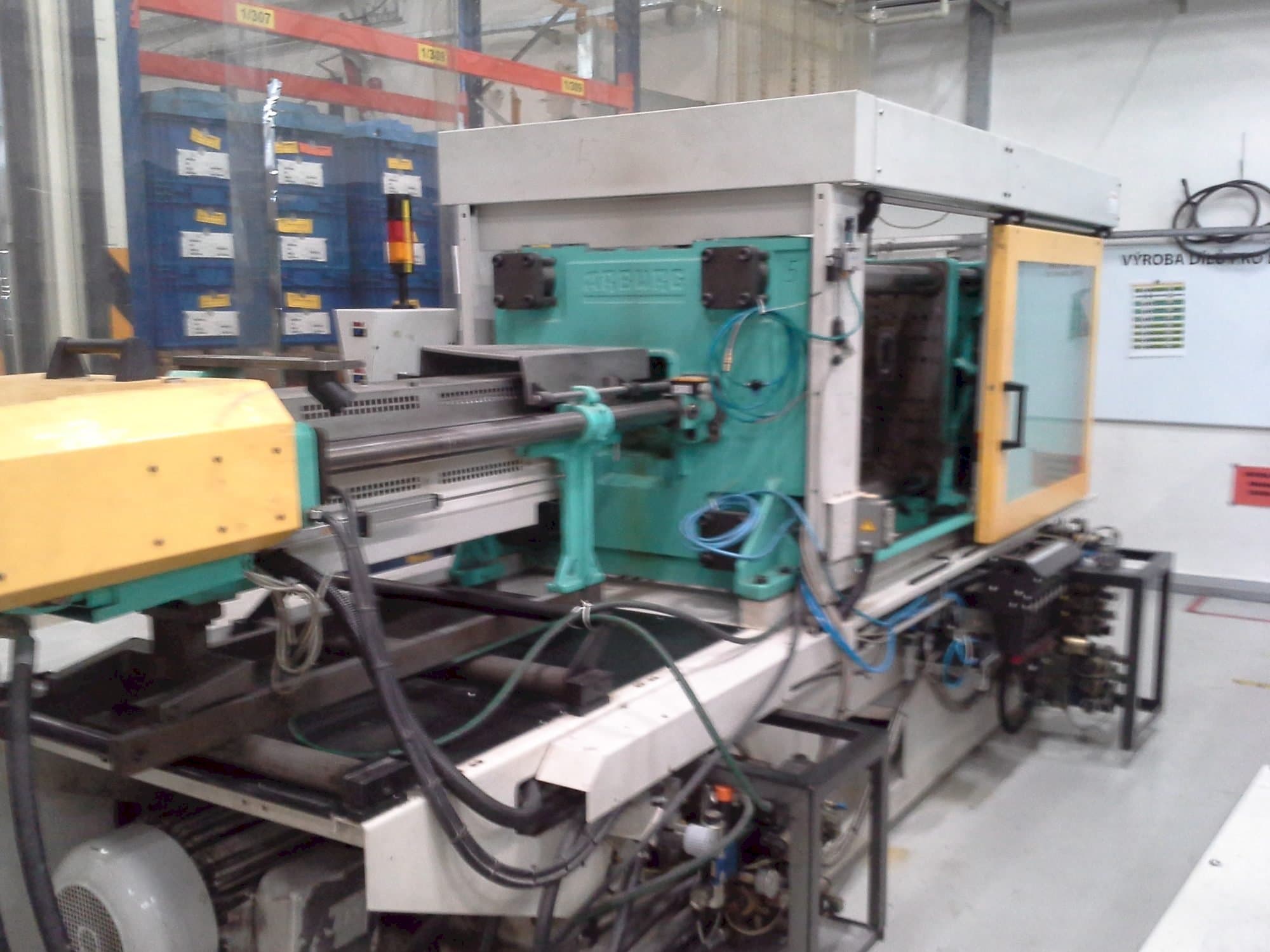 Frontansicht der Arburg 570C 2000-675  Maschine