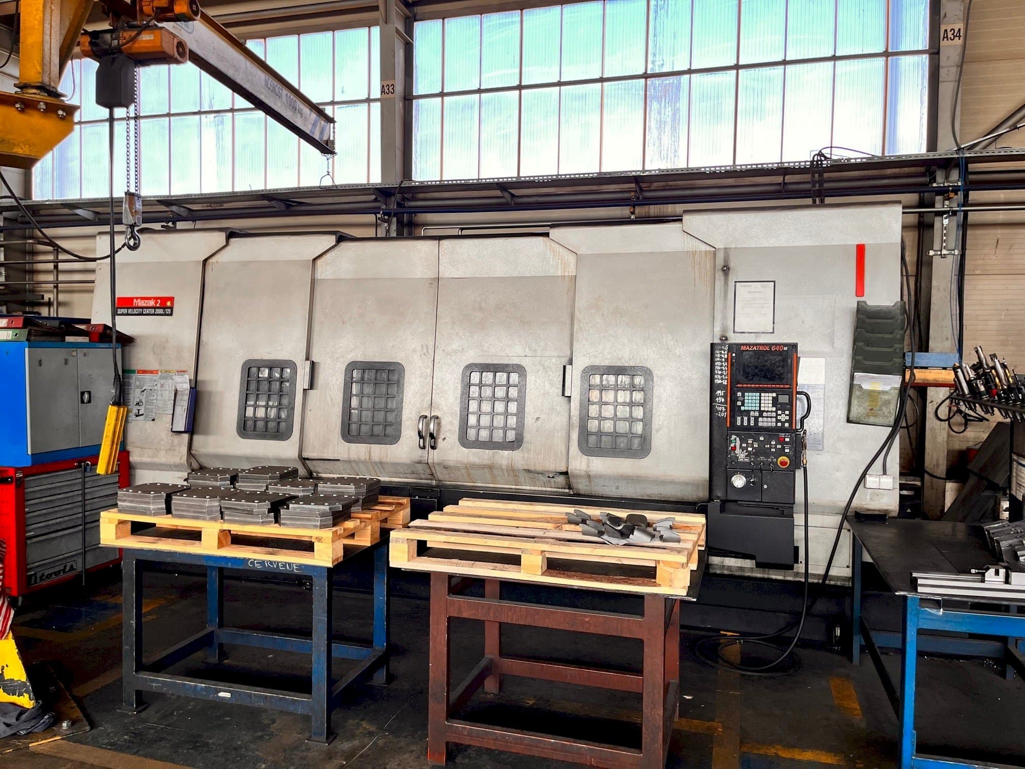 Frontansicht der Mazak SVC 2000L/120  Maschine