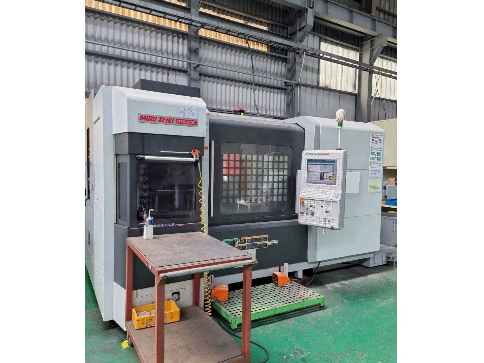 Frontansicht der DMG Mori Seiki NTX2000/1500S  Maschine