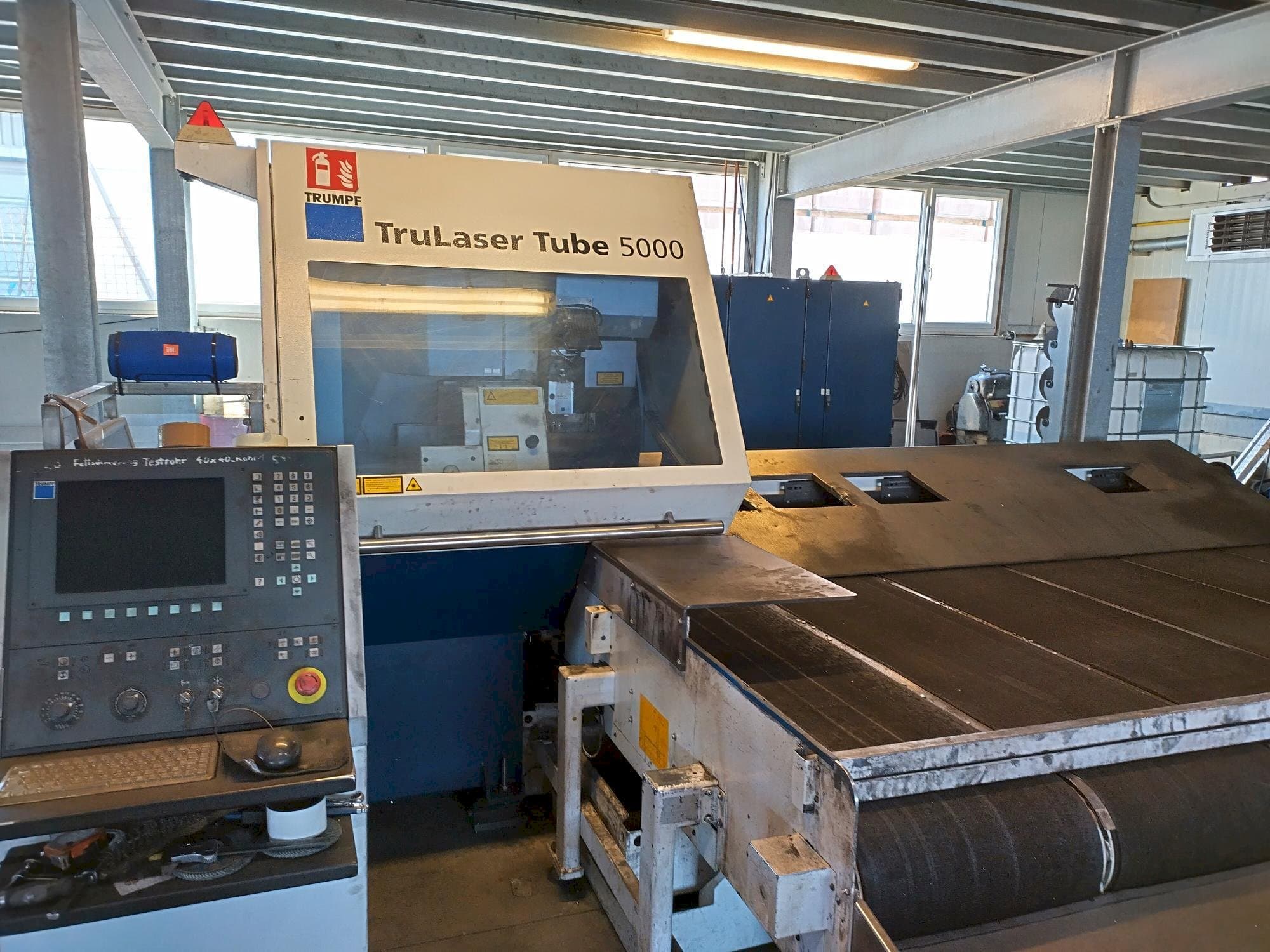 Frontansicht der Trumpf TruLaser Tube 5000  Maschine