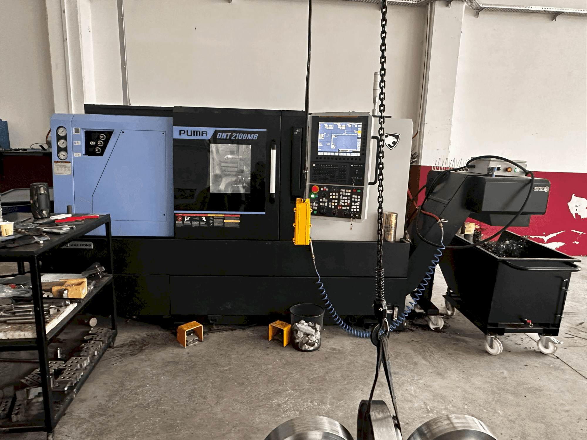 Frontansicht der DN SOLUTIONS Puma DNT2100MB  Maschine