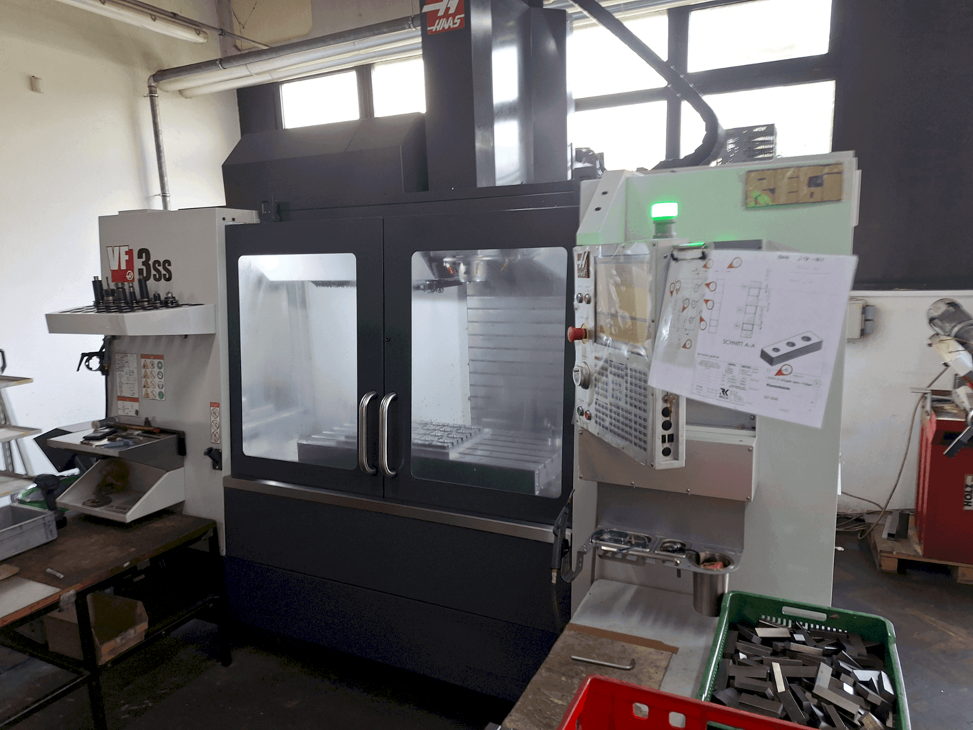 Frontansicht der HAAS VF-3SS  Maschine